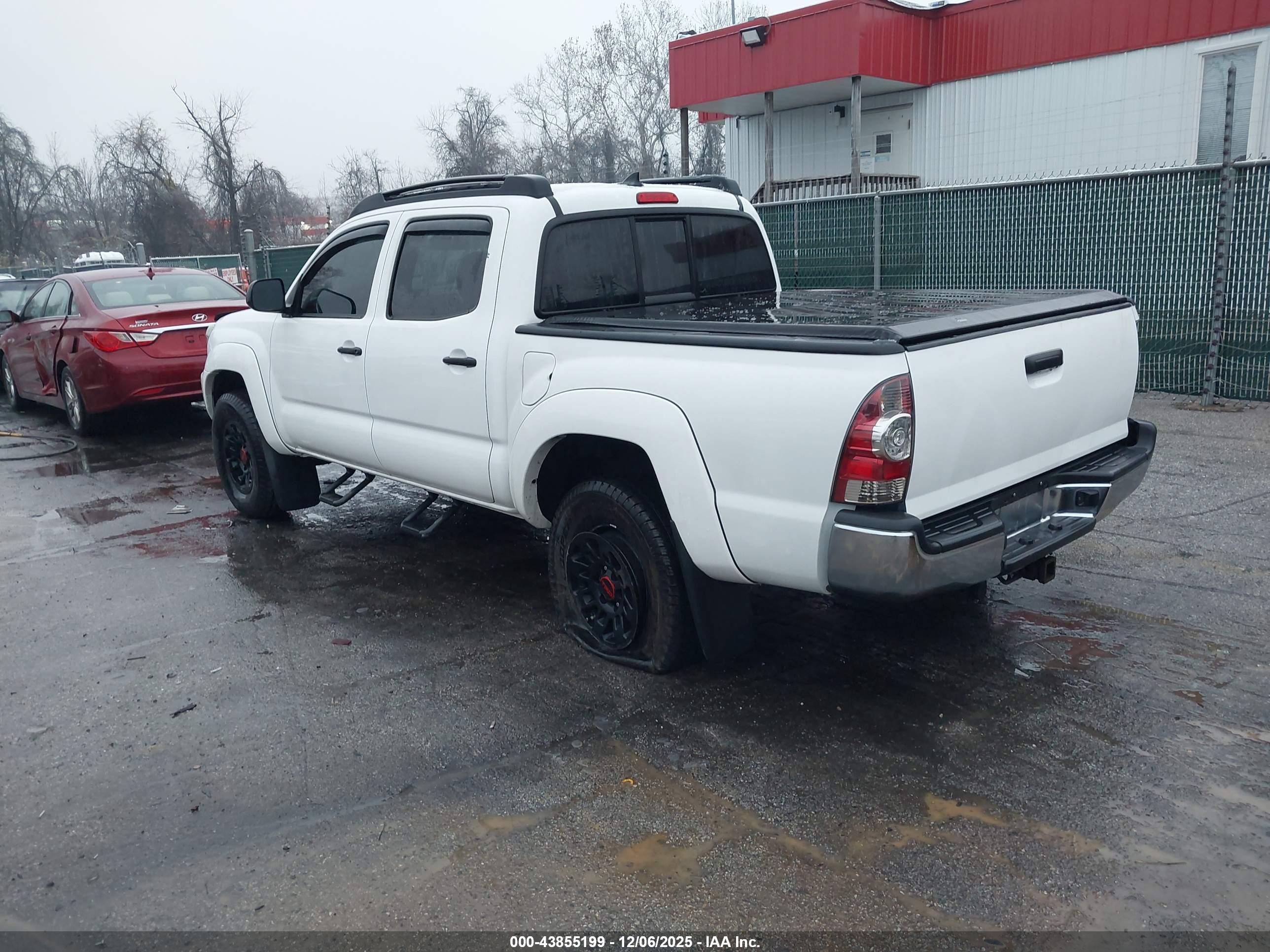 TOYOTA TACOMA image 3