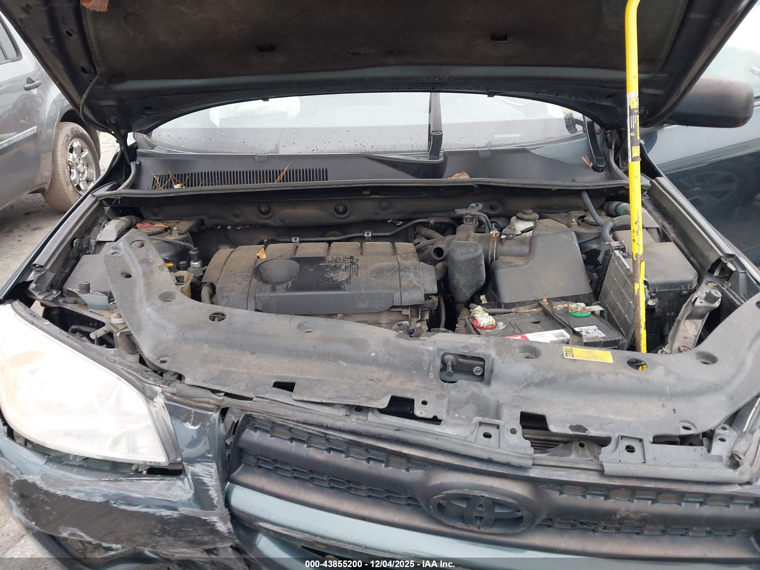 TOYOTA RAV4 image 10