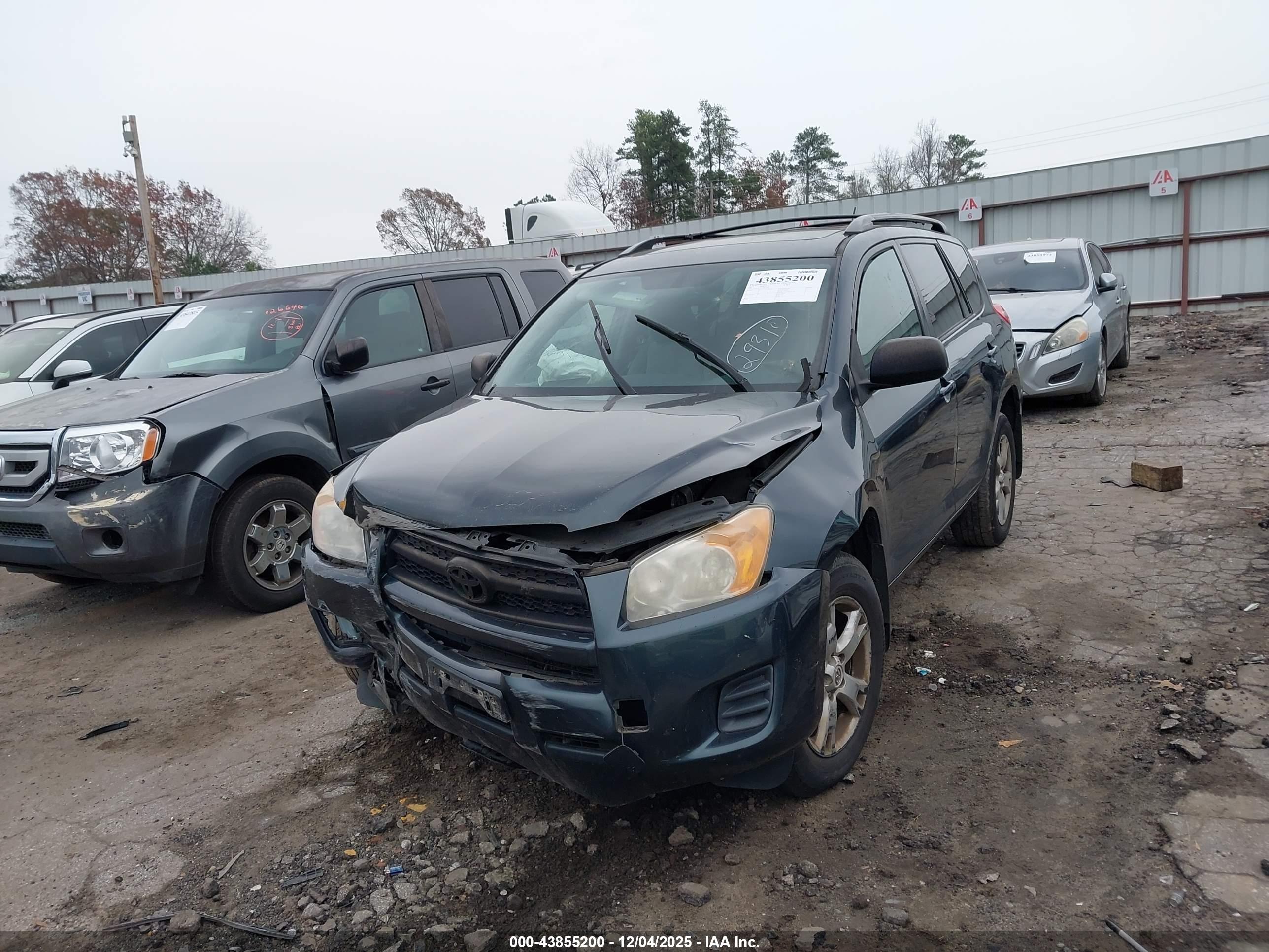 TOYOTA RAV4 image 2