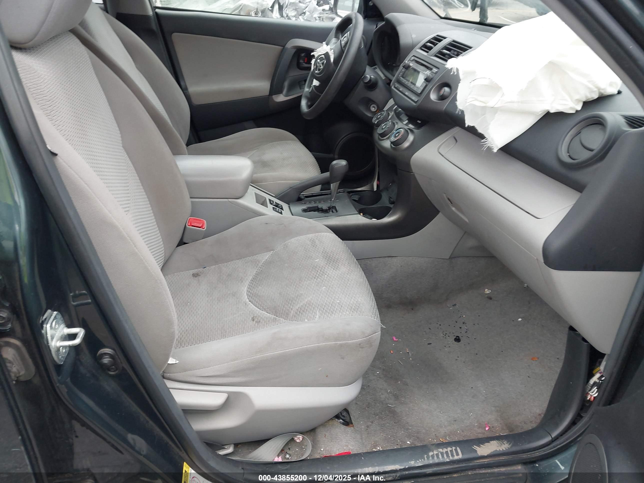 TOYOTA RAV4 image 5