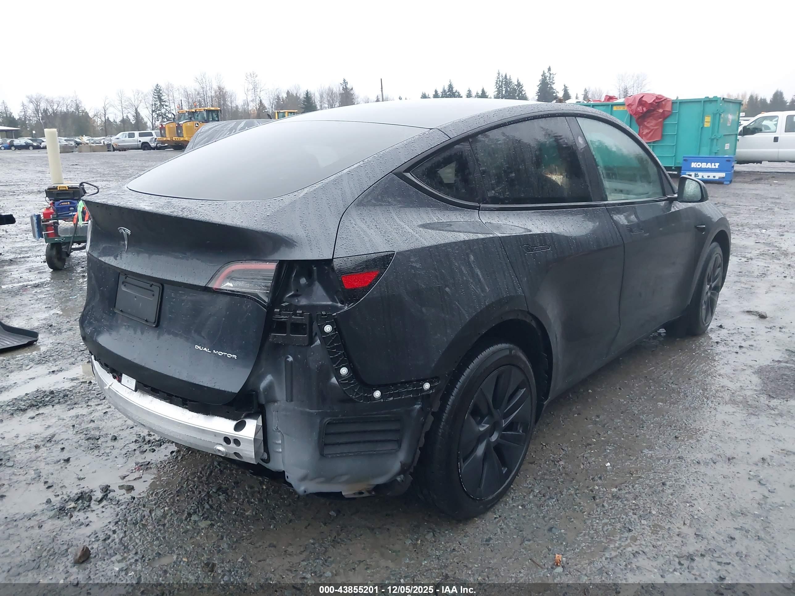 TESLA MODEL image 4