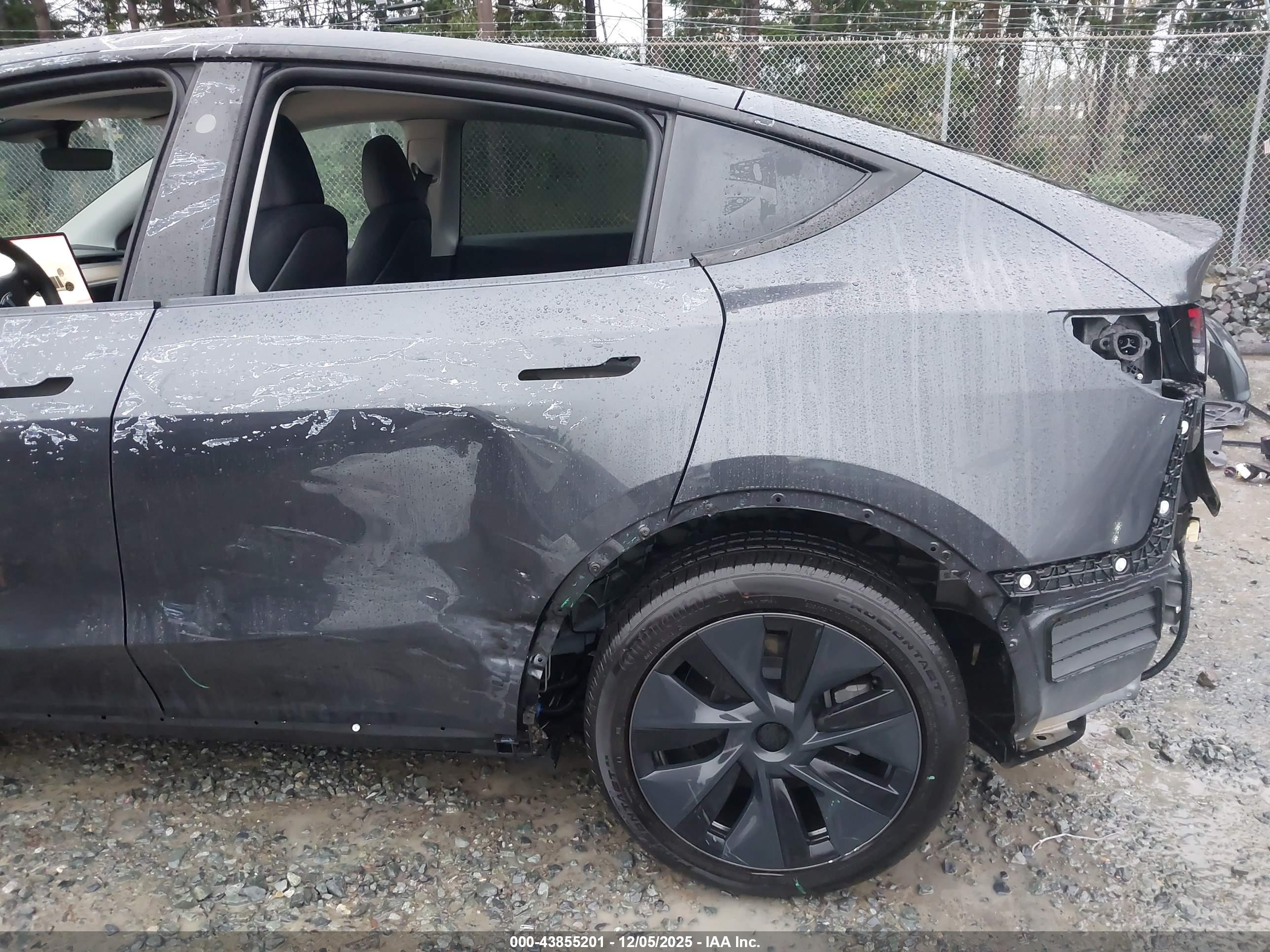 TESLA MODEL image 6
