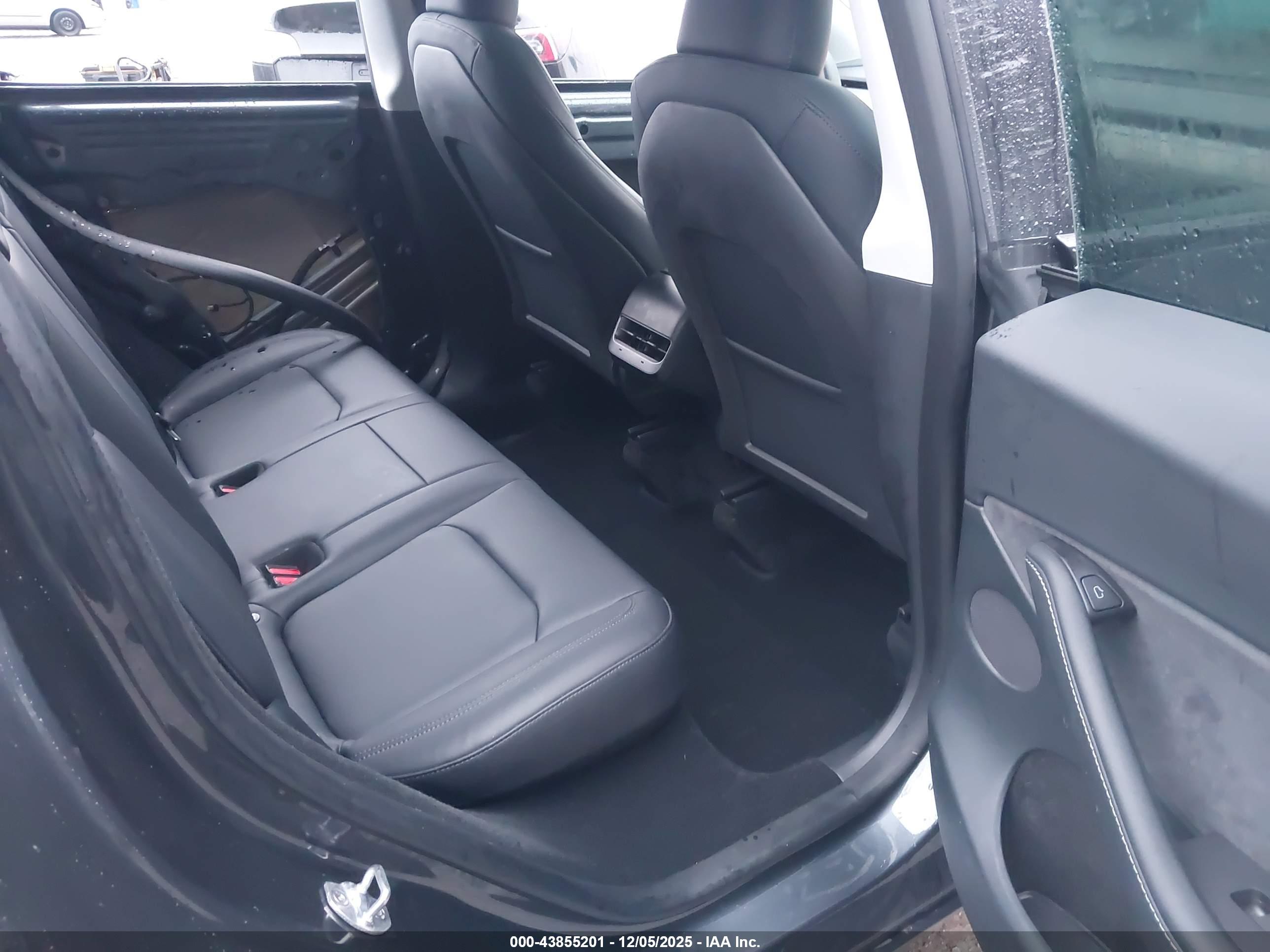 TESLA MODEL image 8