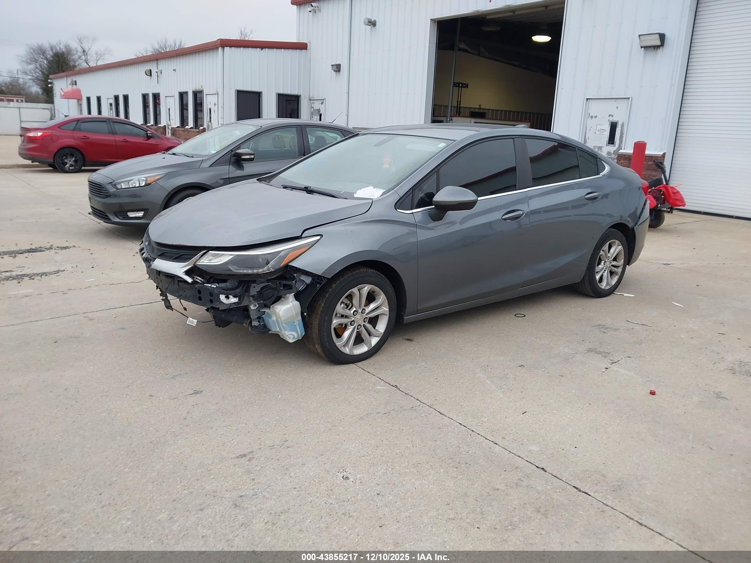CHEVROLET CRUZE image 2