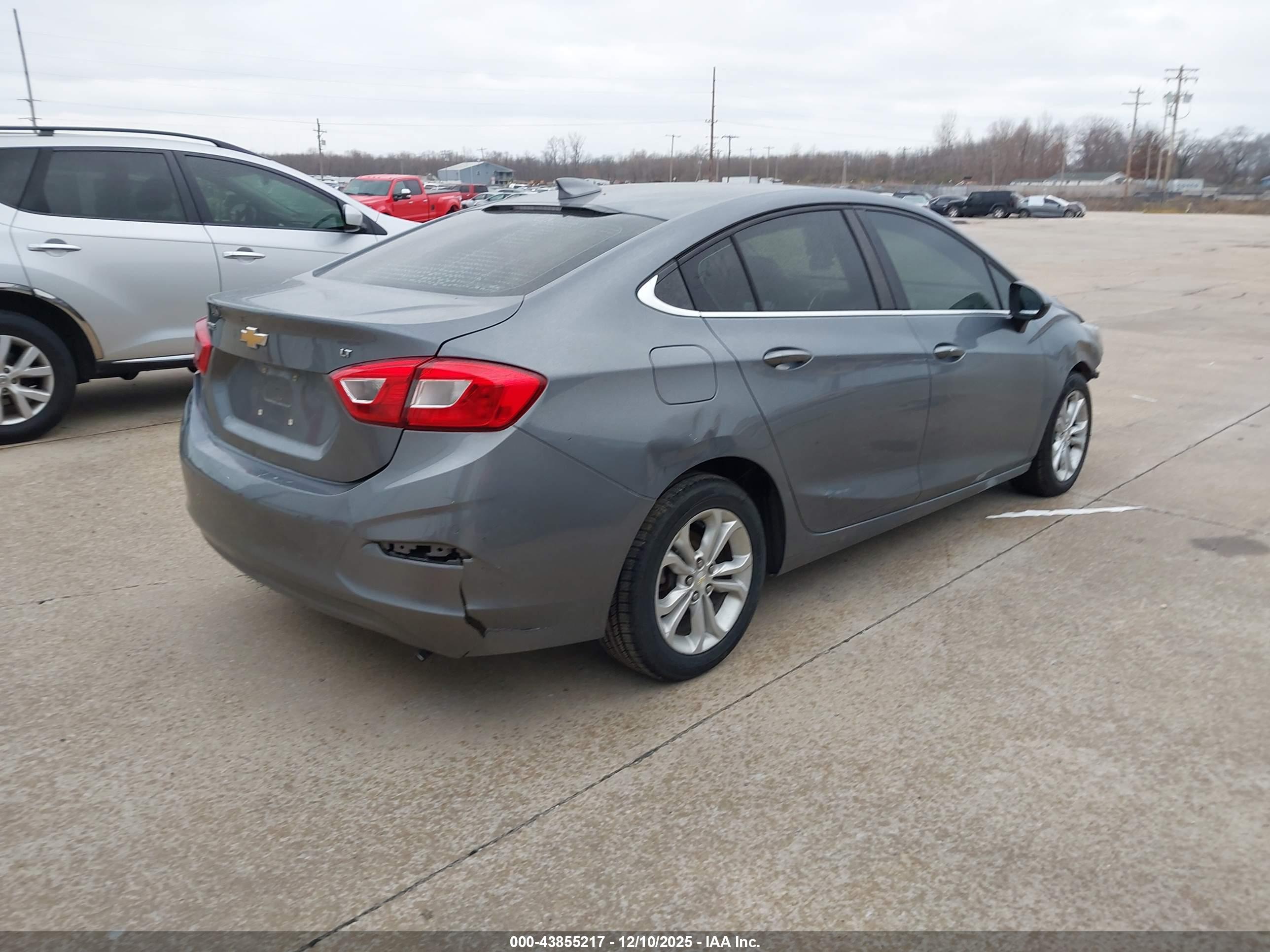 CHEVROLET CRUZE image 4