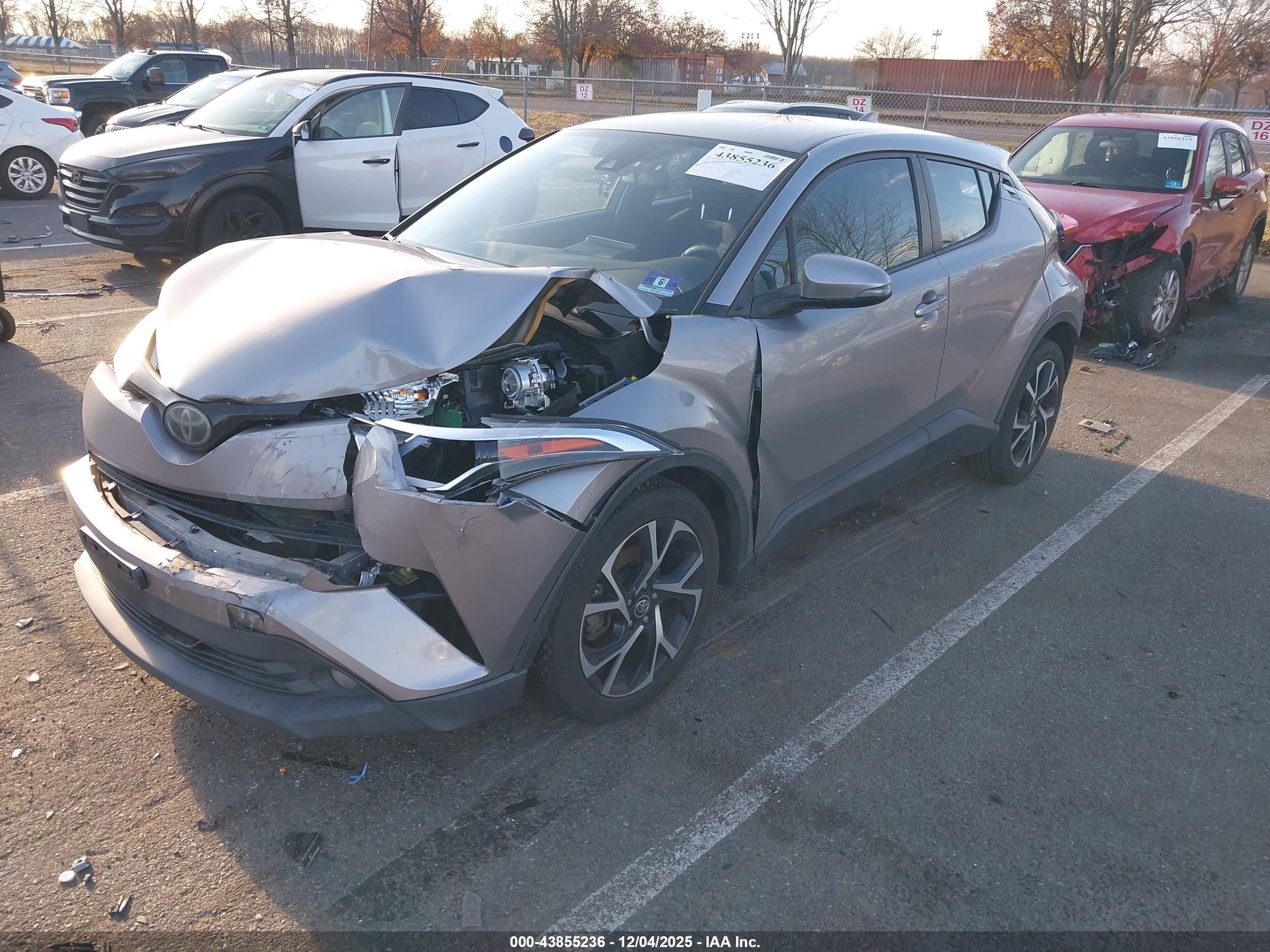 TOYOTA C-HR image 2