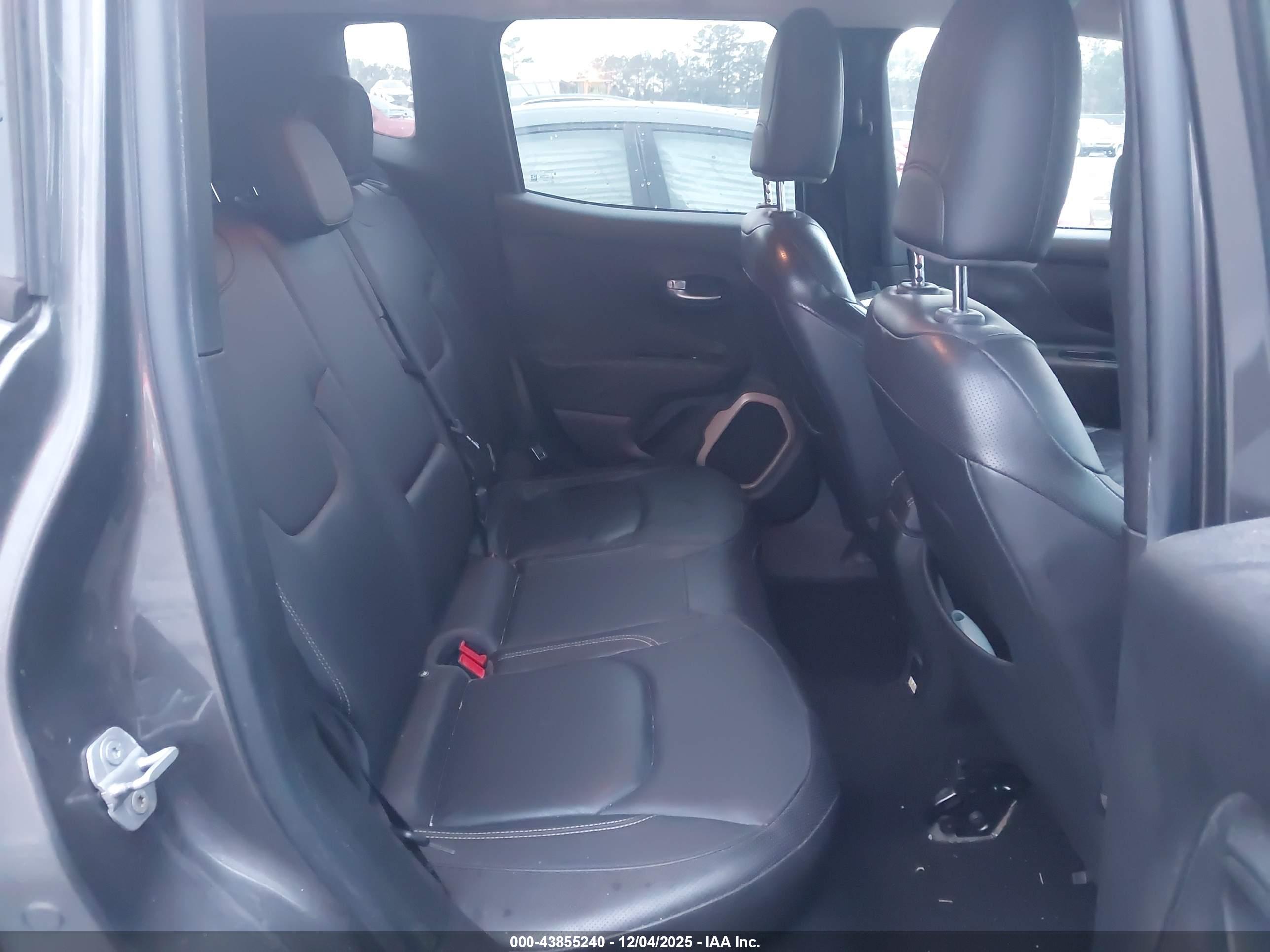 JEEP RENEGADE image 8
