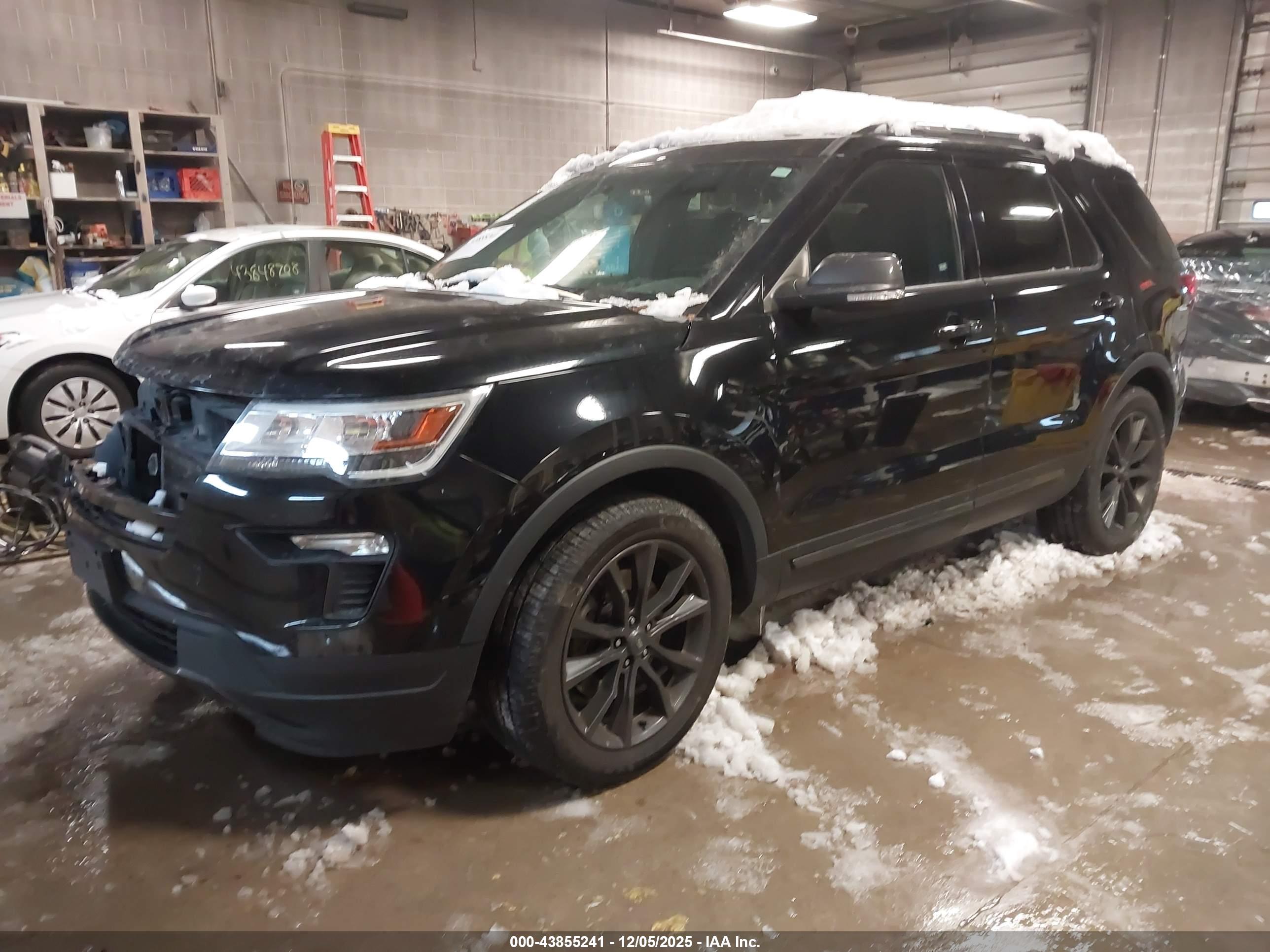 FORD EXPLORER image 2
