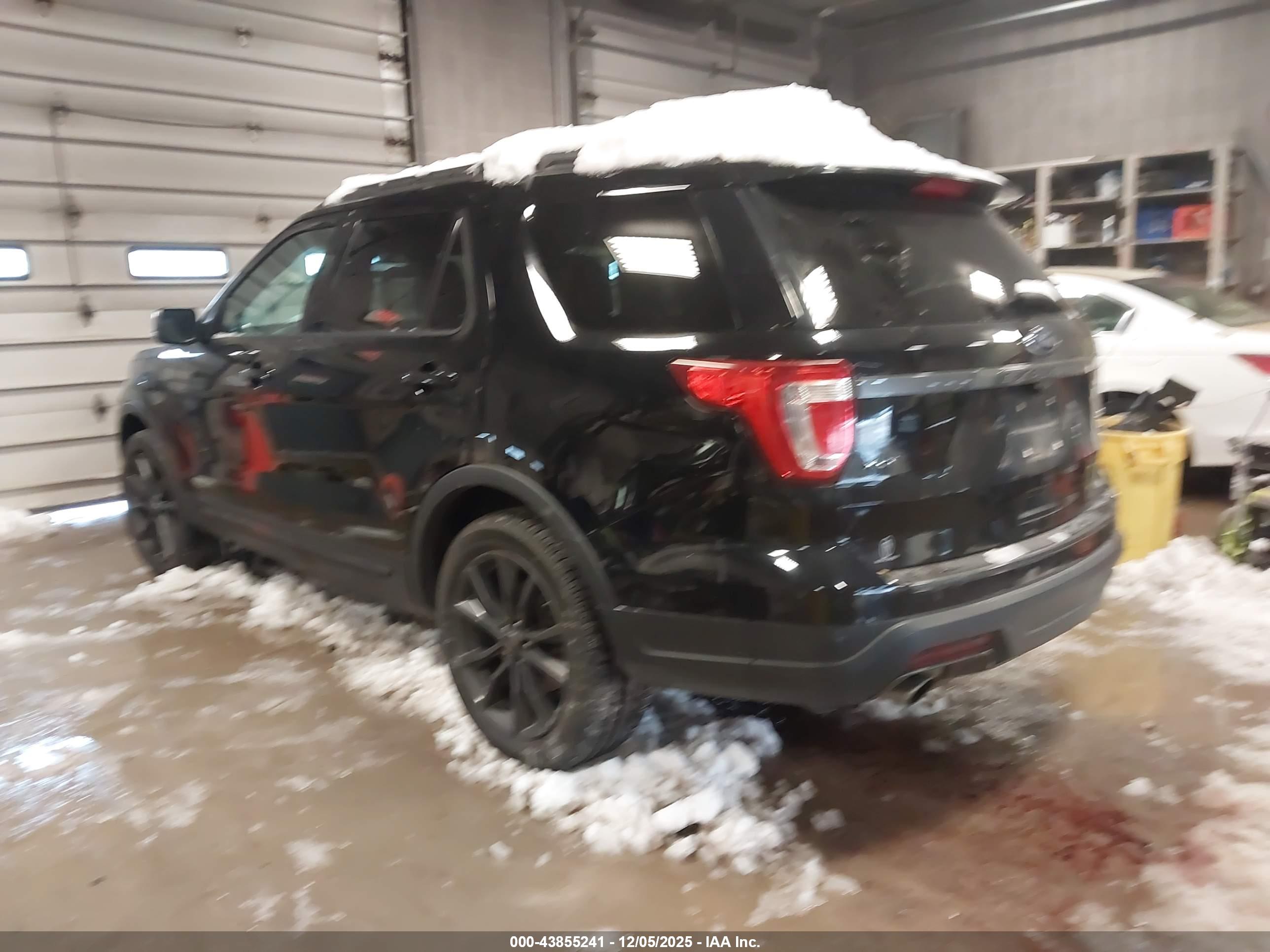 FORD EXPLORER image 3