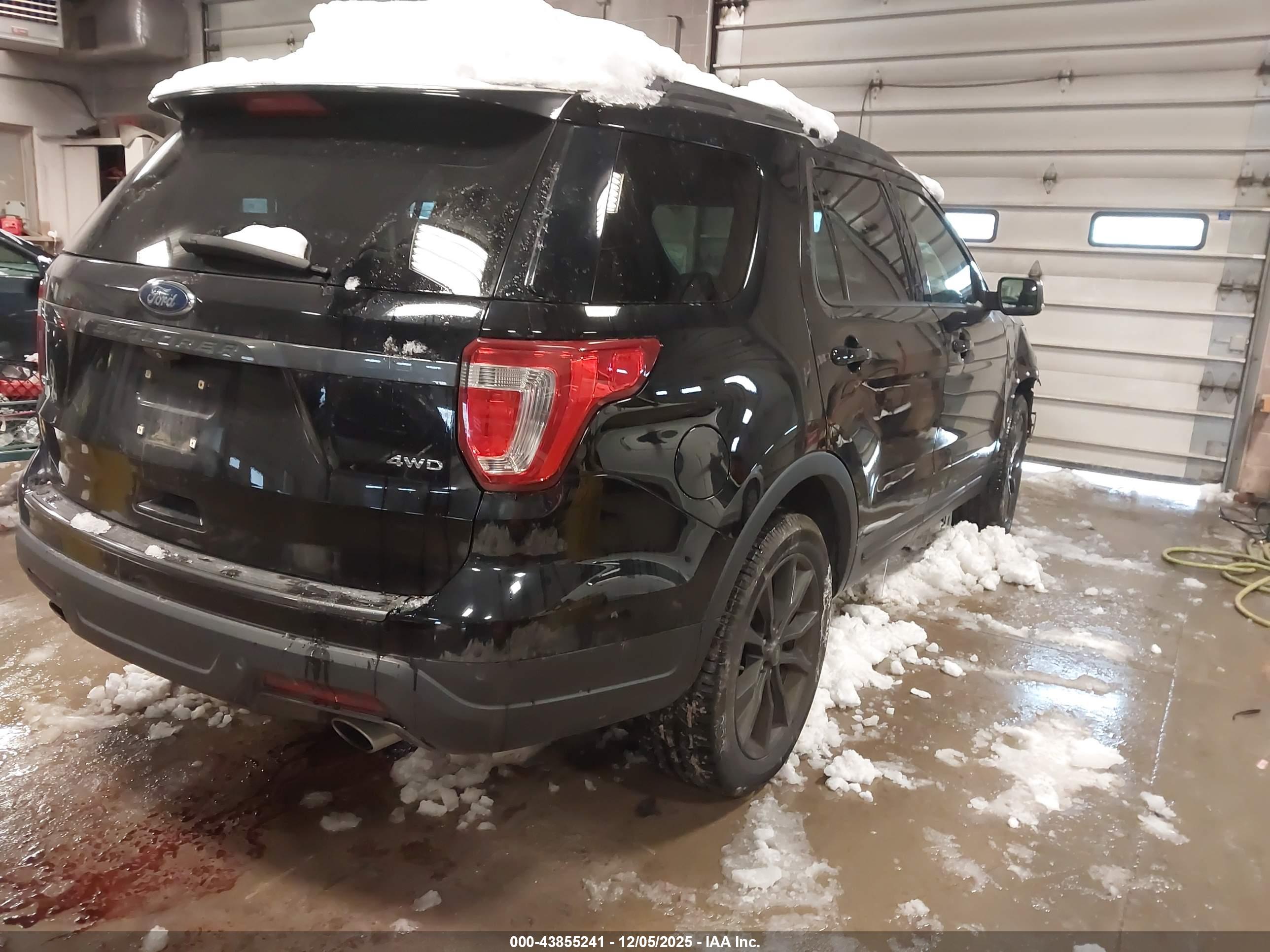 FORD EXPLORER image 4