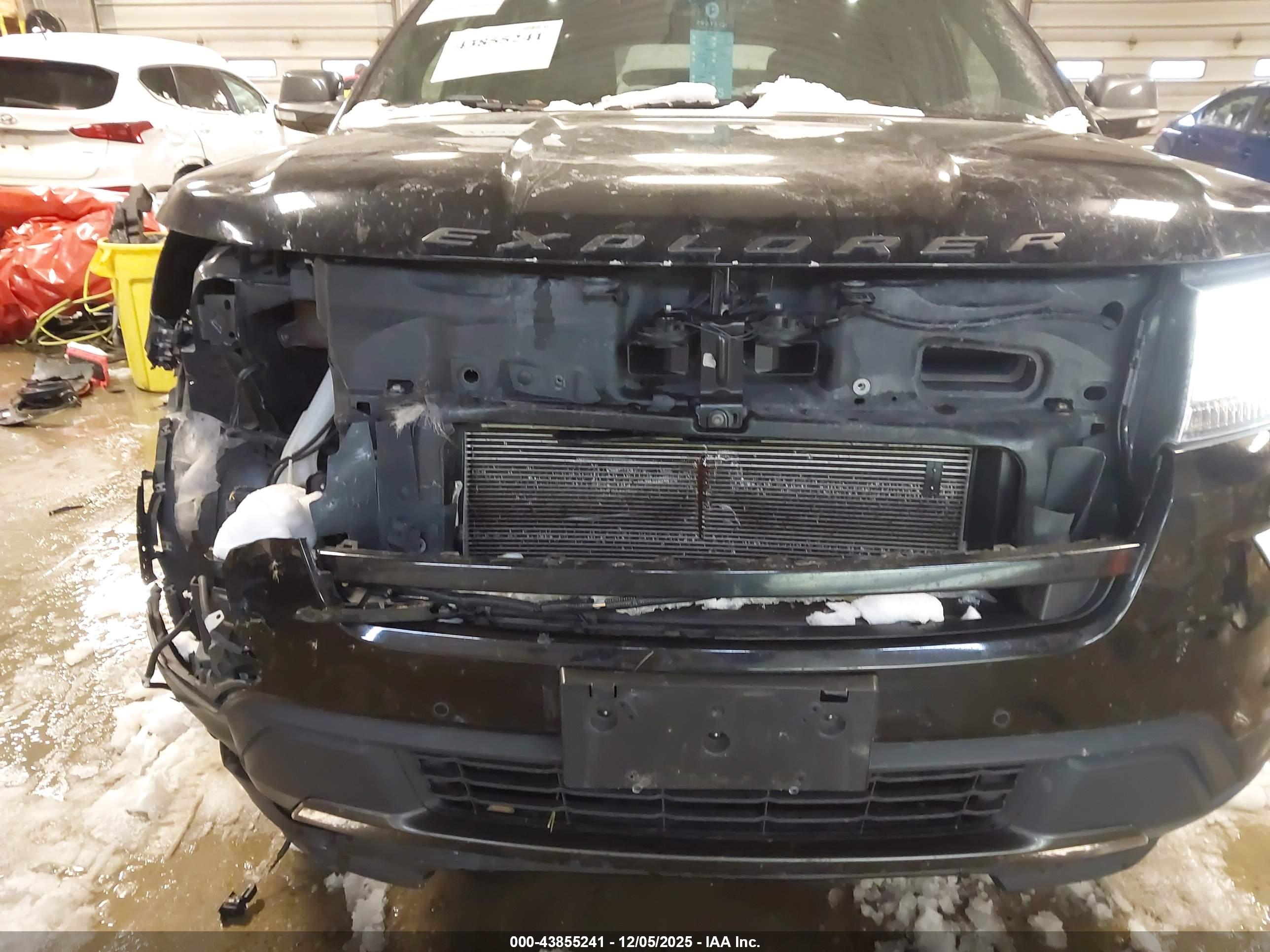 FORD EXPLORER image 6