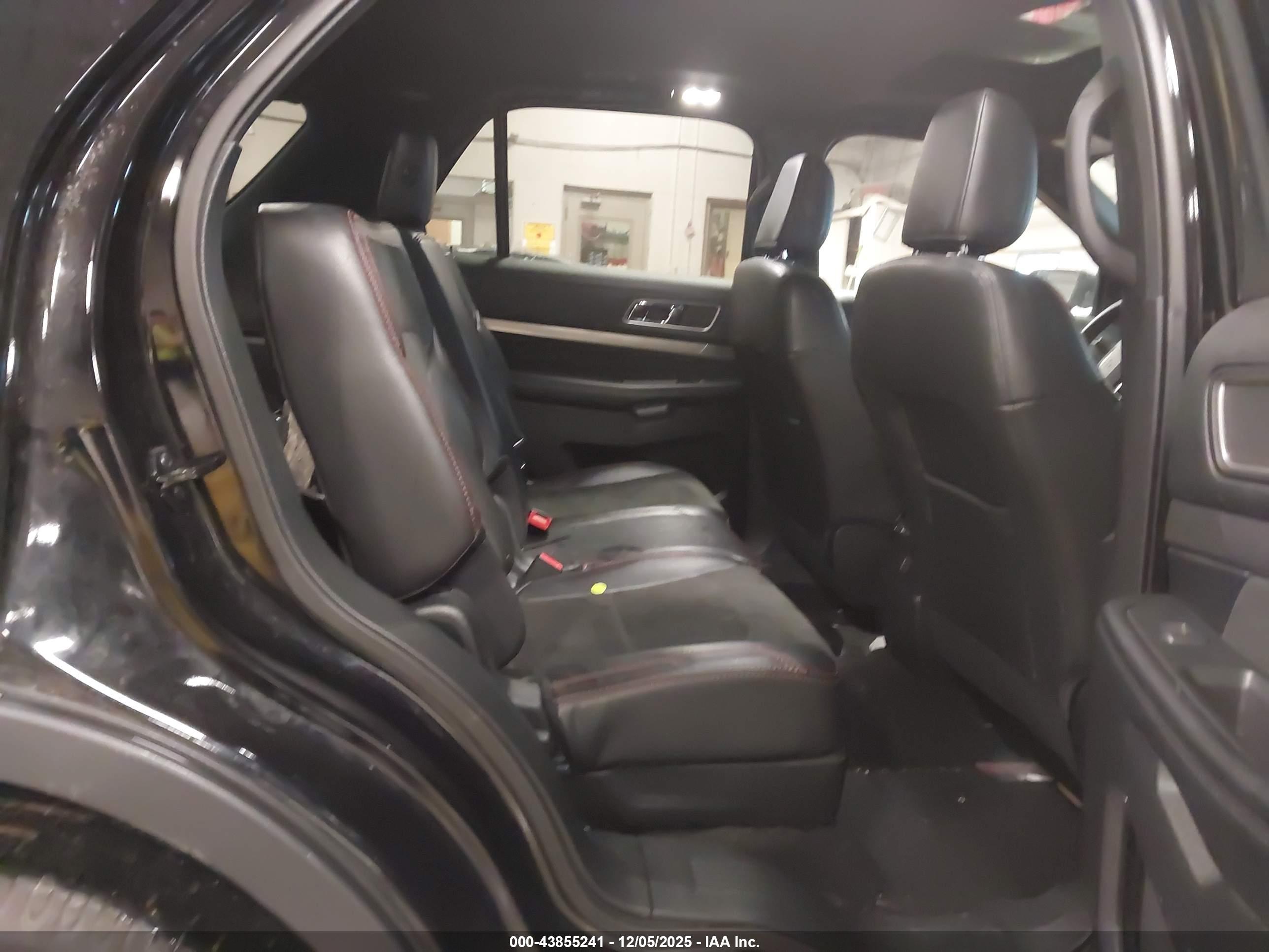 FORD EXPLORER image 8