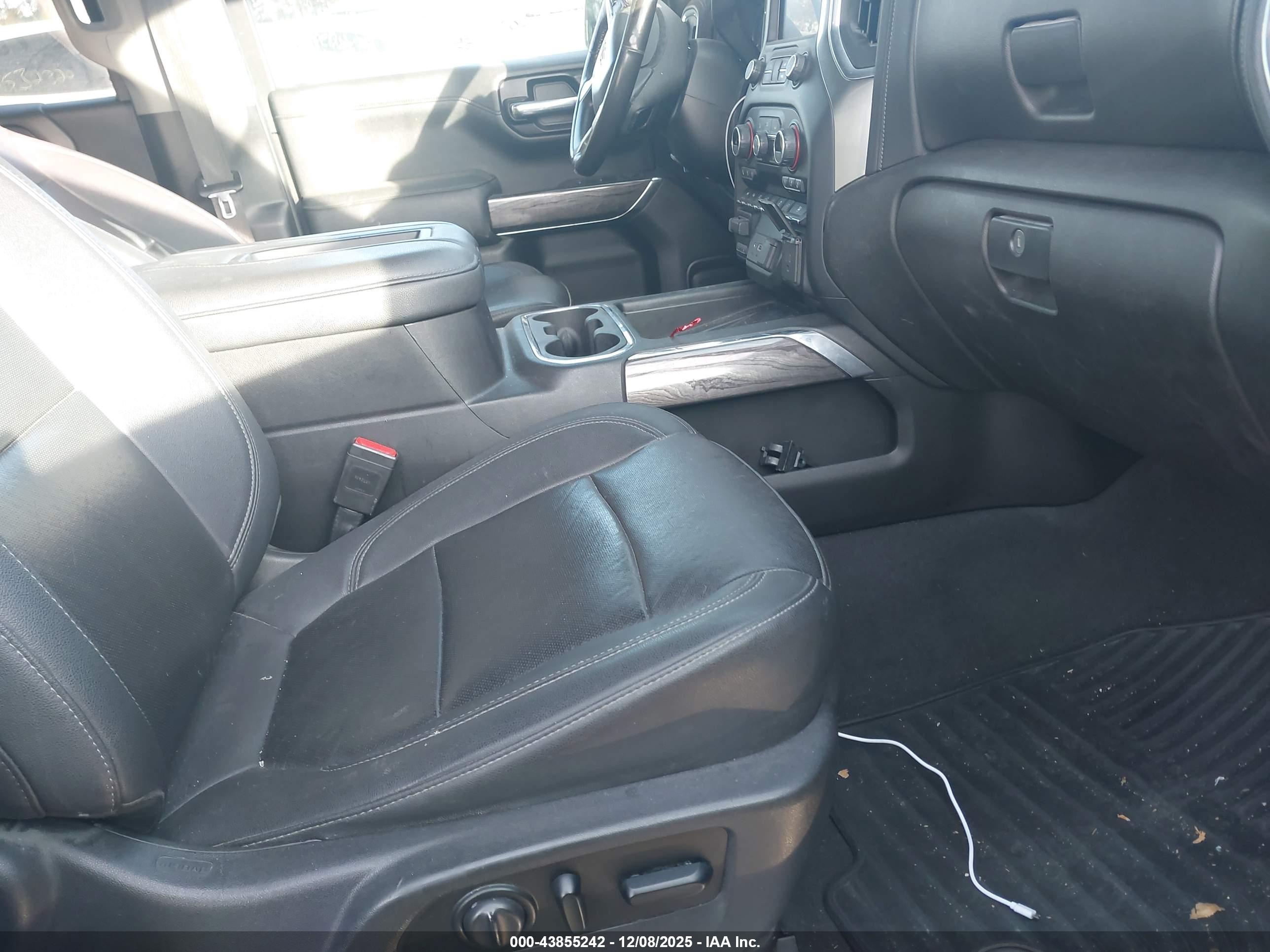 CHEVROLET SILVERADO image 5
