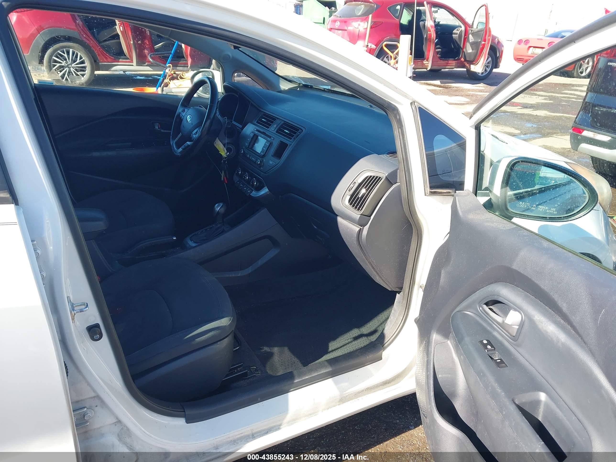 KIA RIO image 5