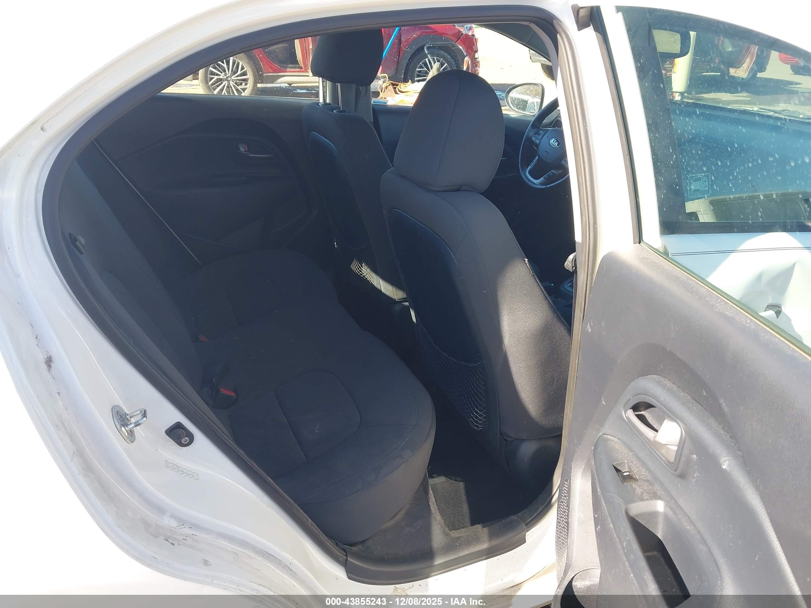 KIA RIO image 8