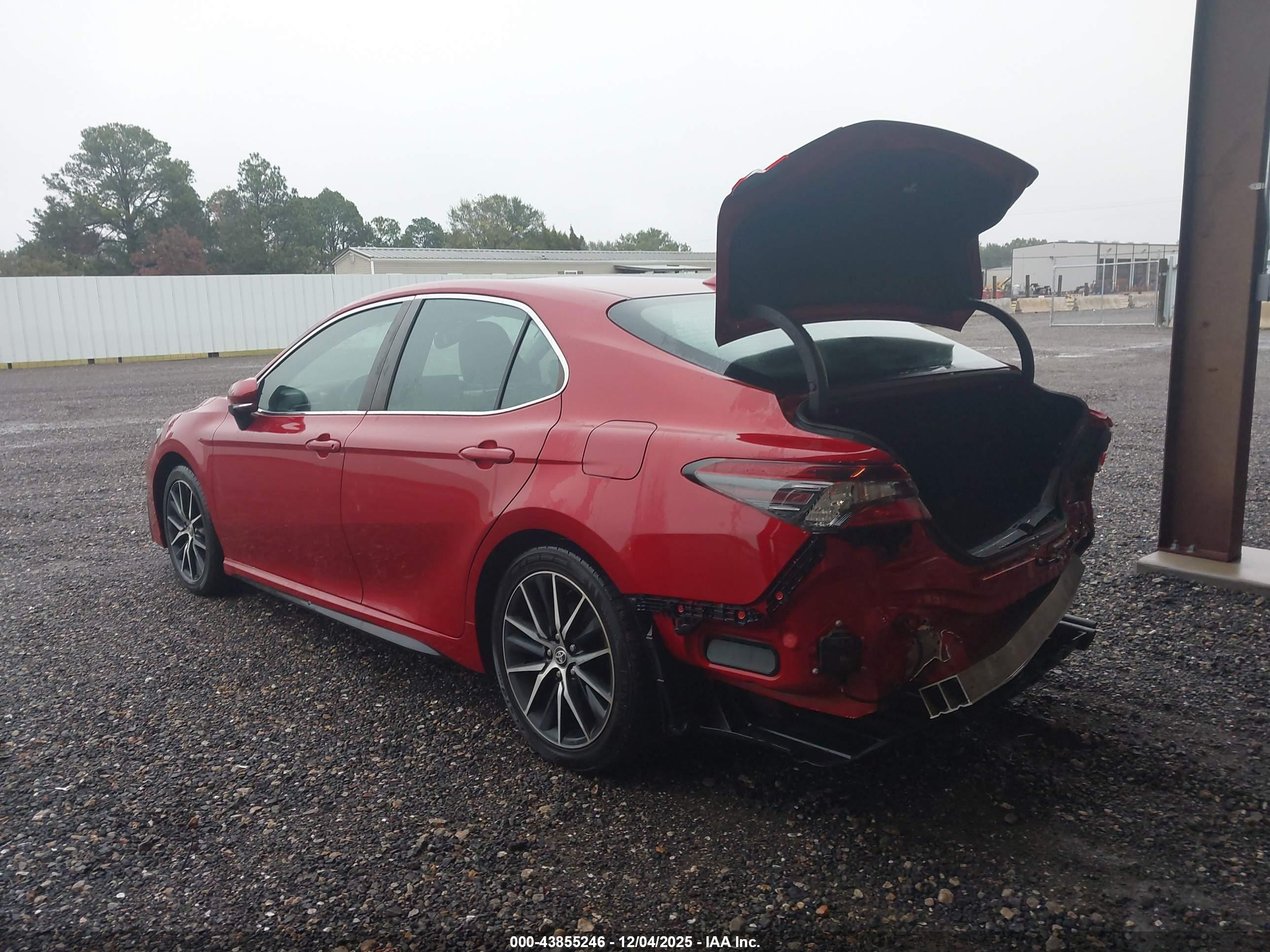 TOYOTA CAMRY image 3