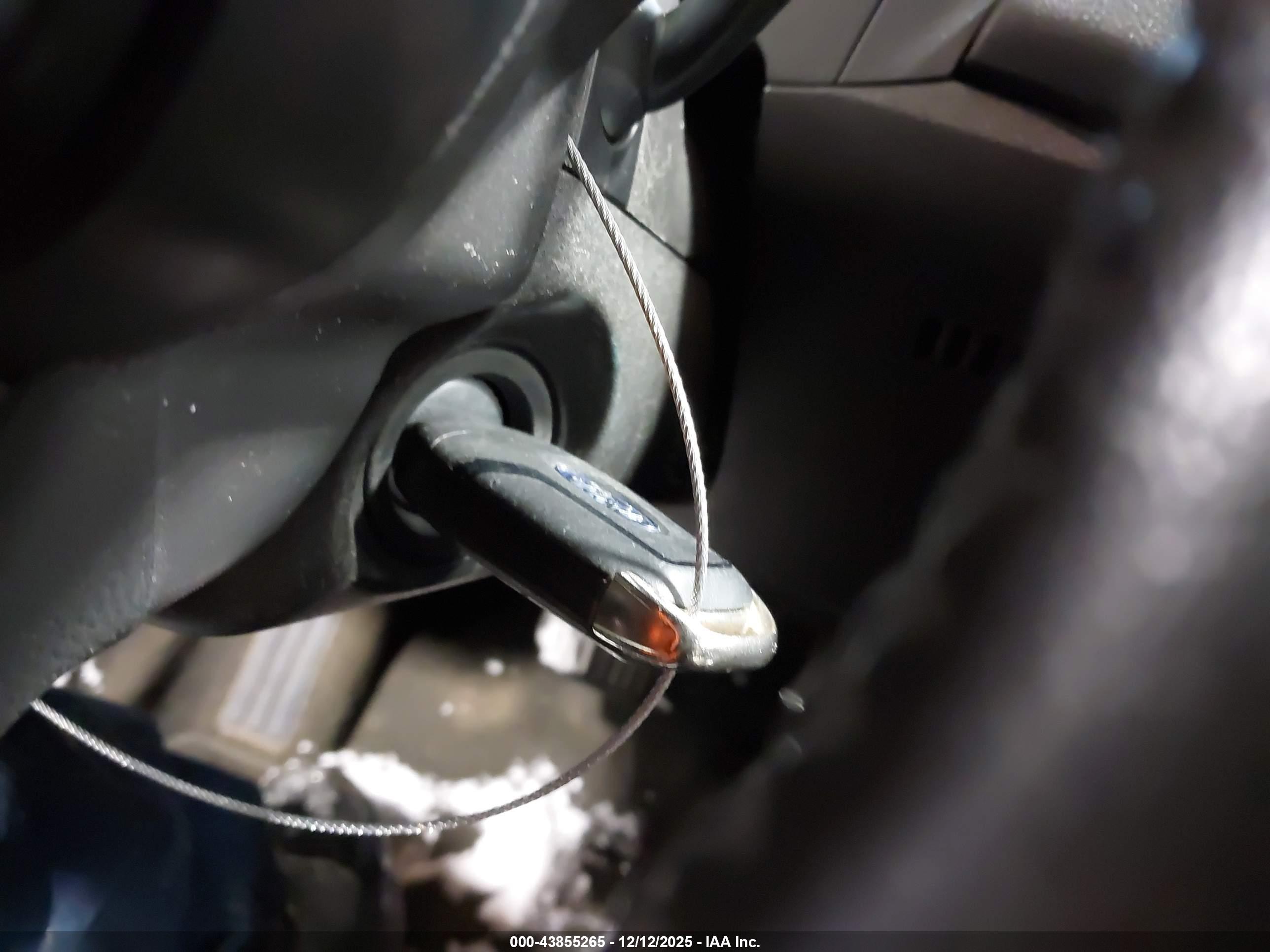 FORD FUSION image 11