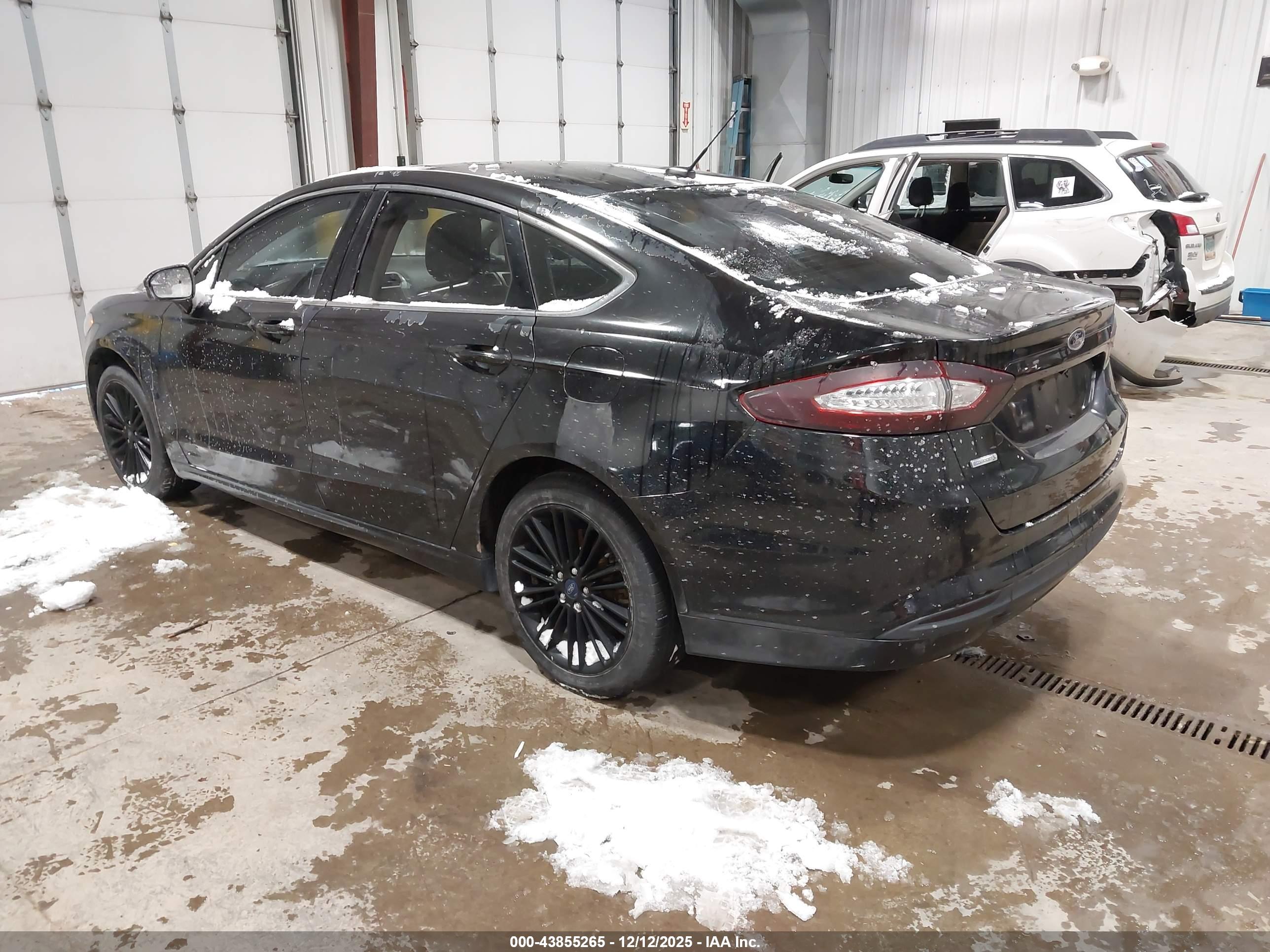 FORD FUSION image 3