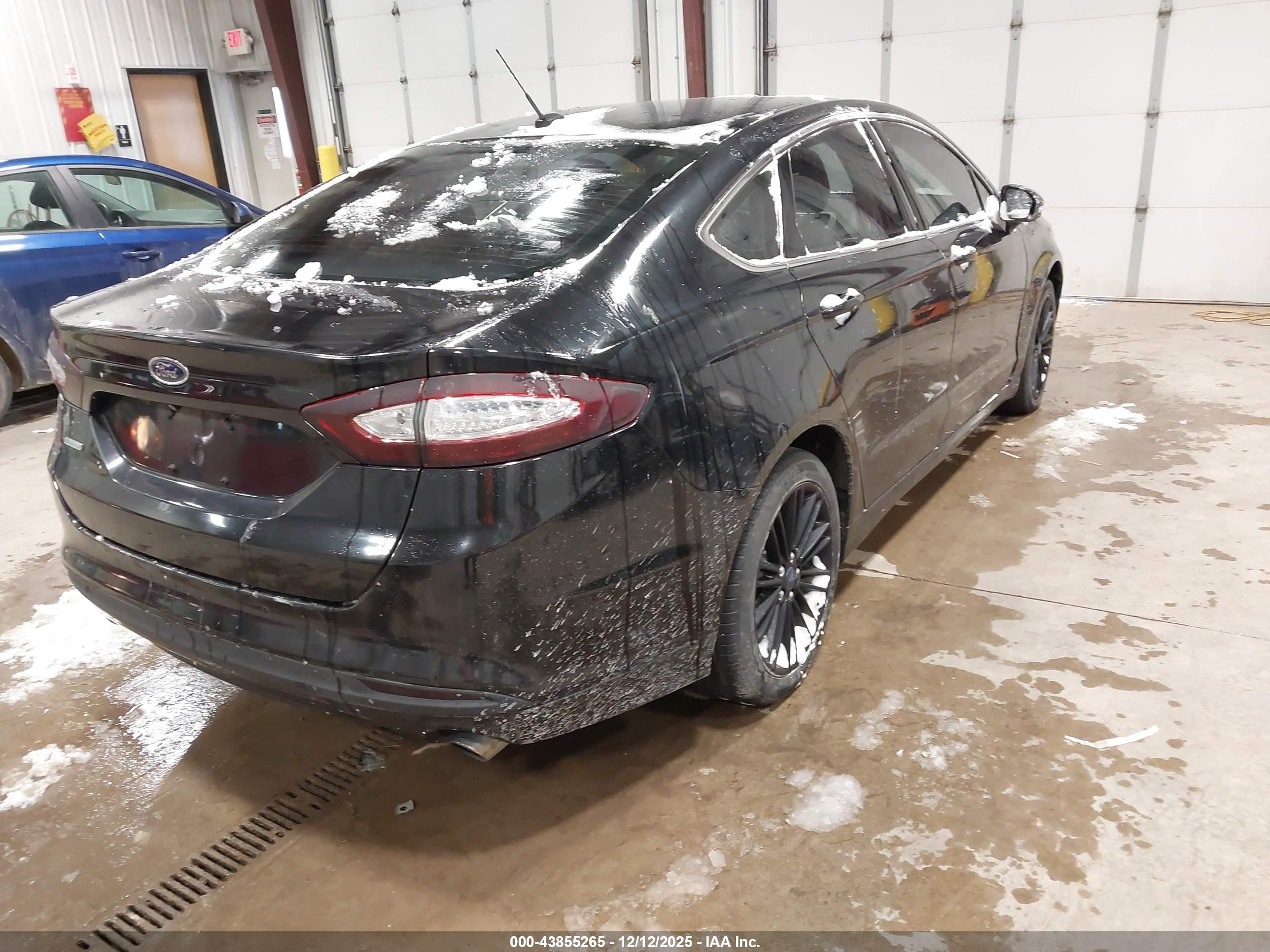 FORD FUSION image 4