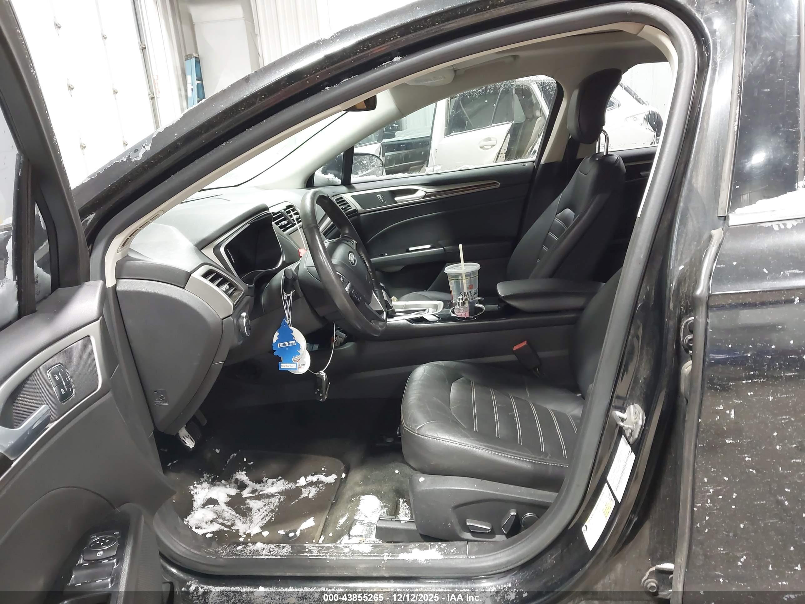 FORD FUSION image 5