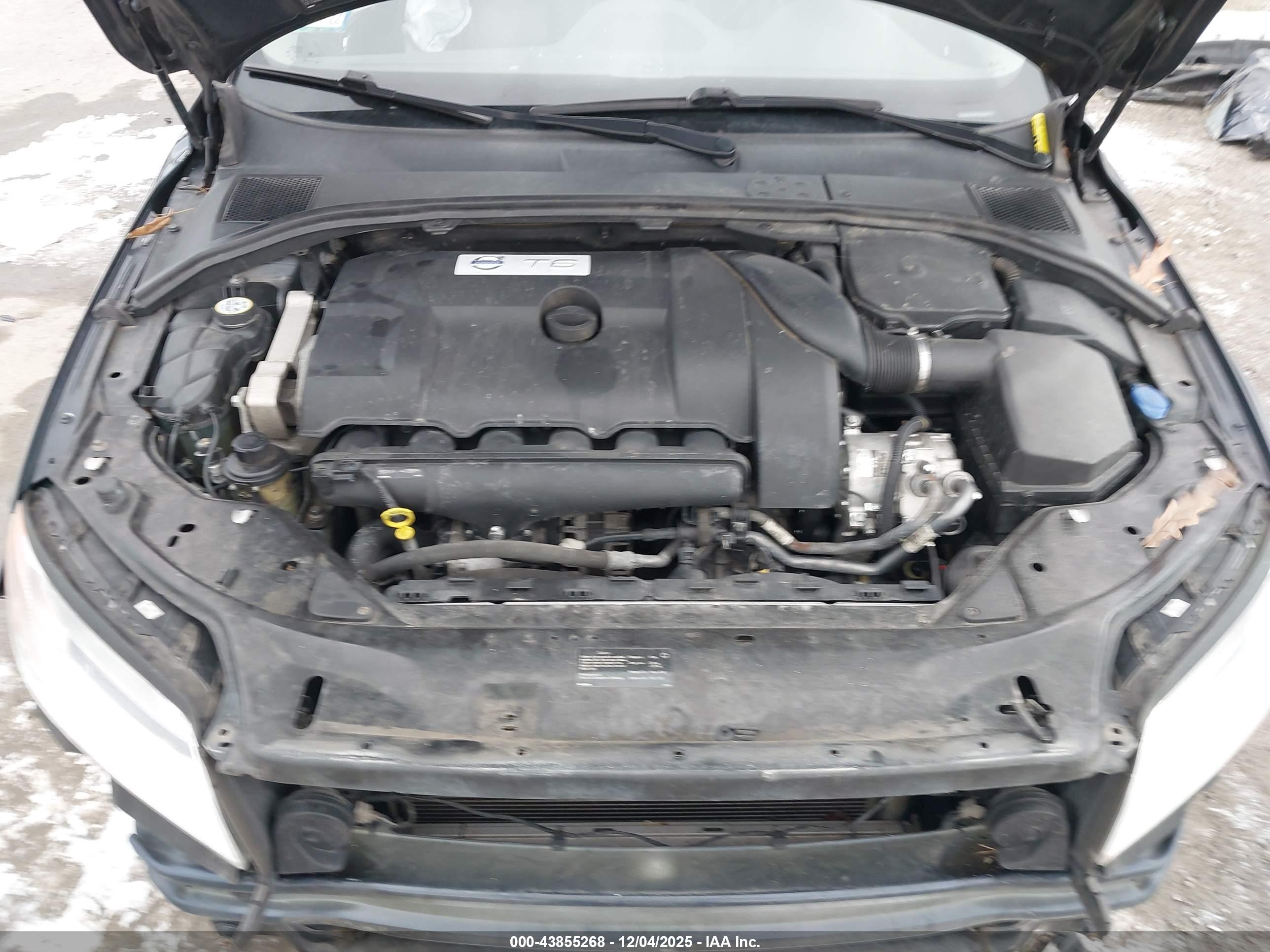 VOLVO XC70 image 10