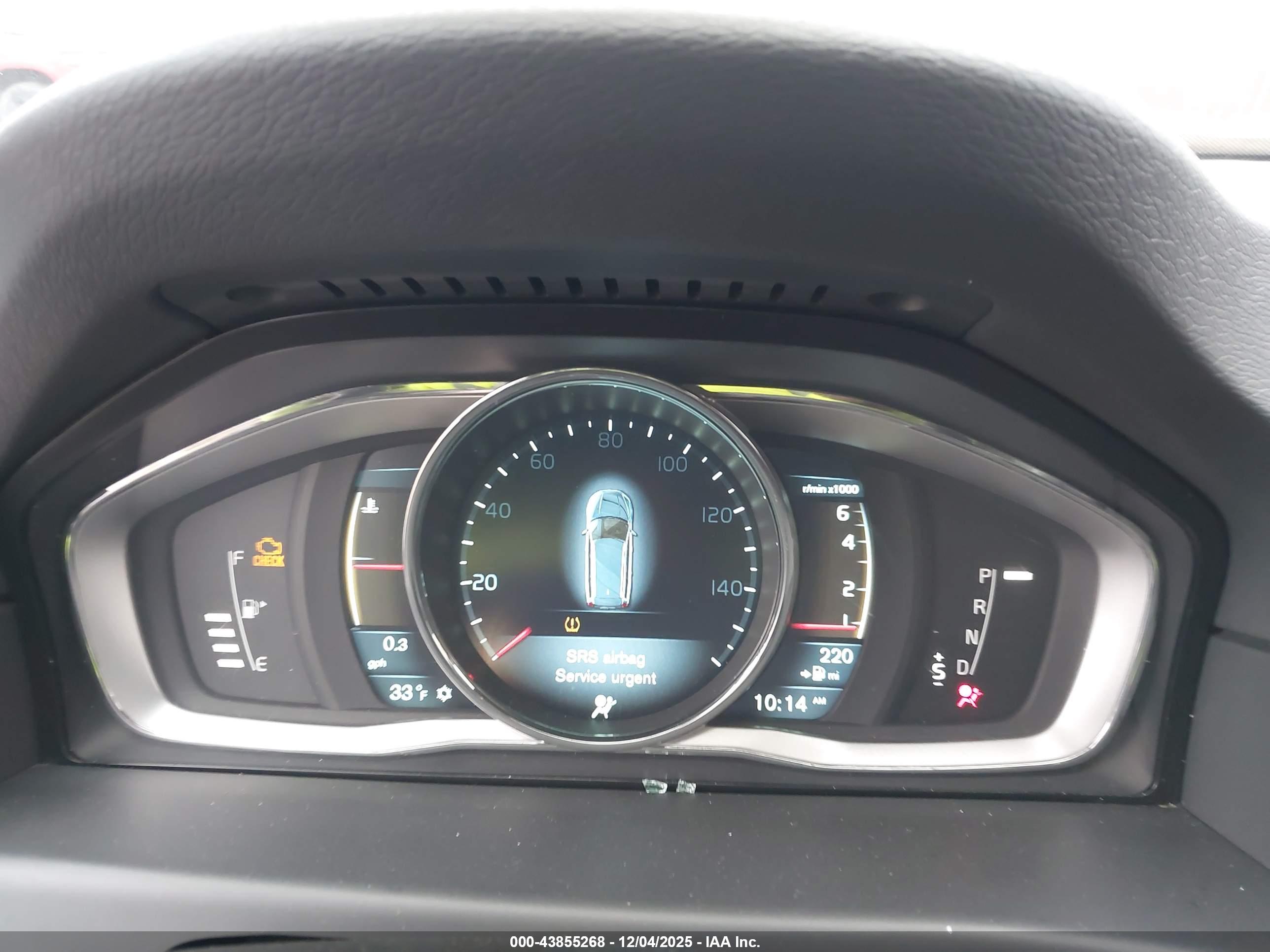 VOLVO XC70 image 7