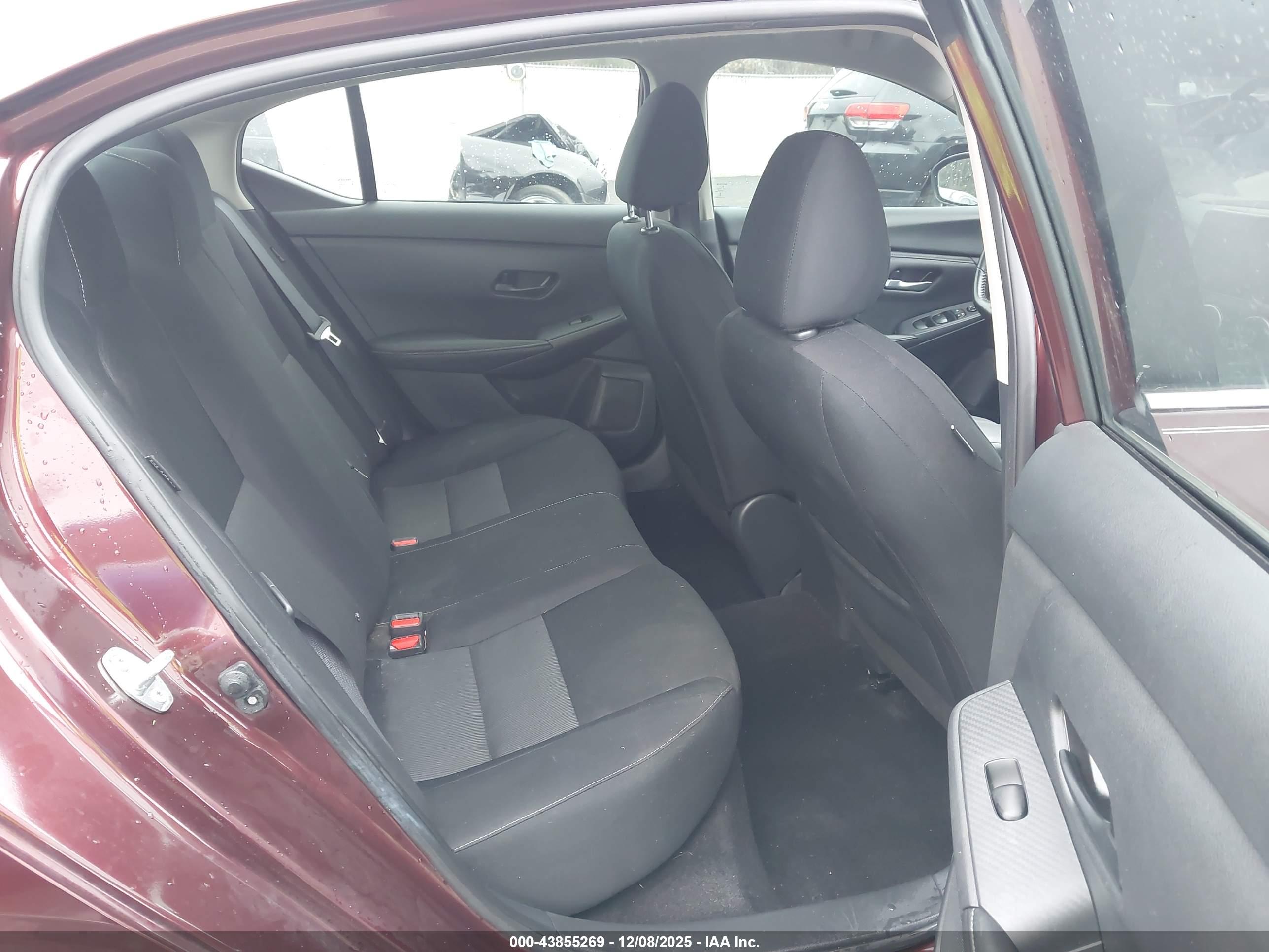 NISSAN SENTRA image 8