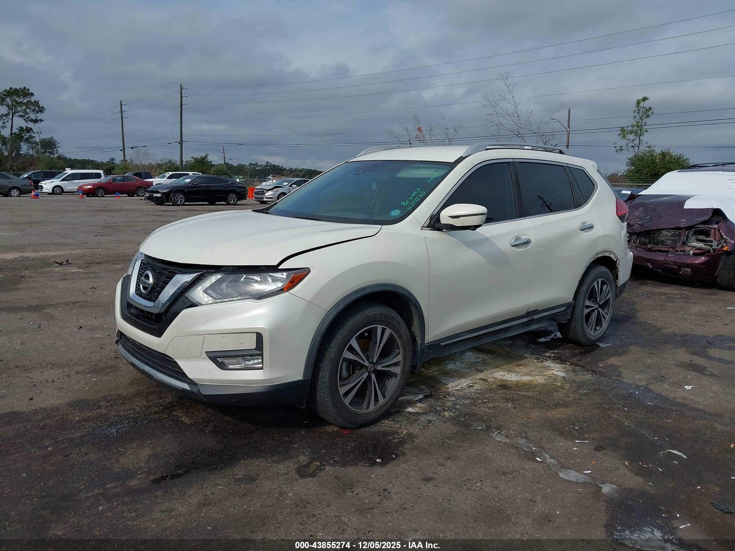 NISSAN ROGUE image 2