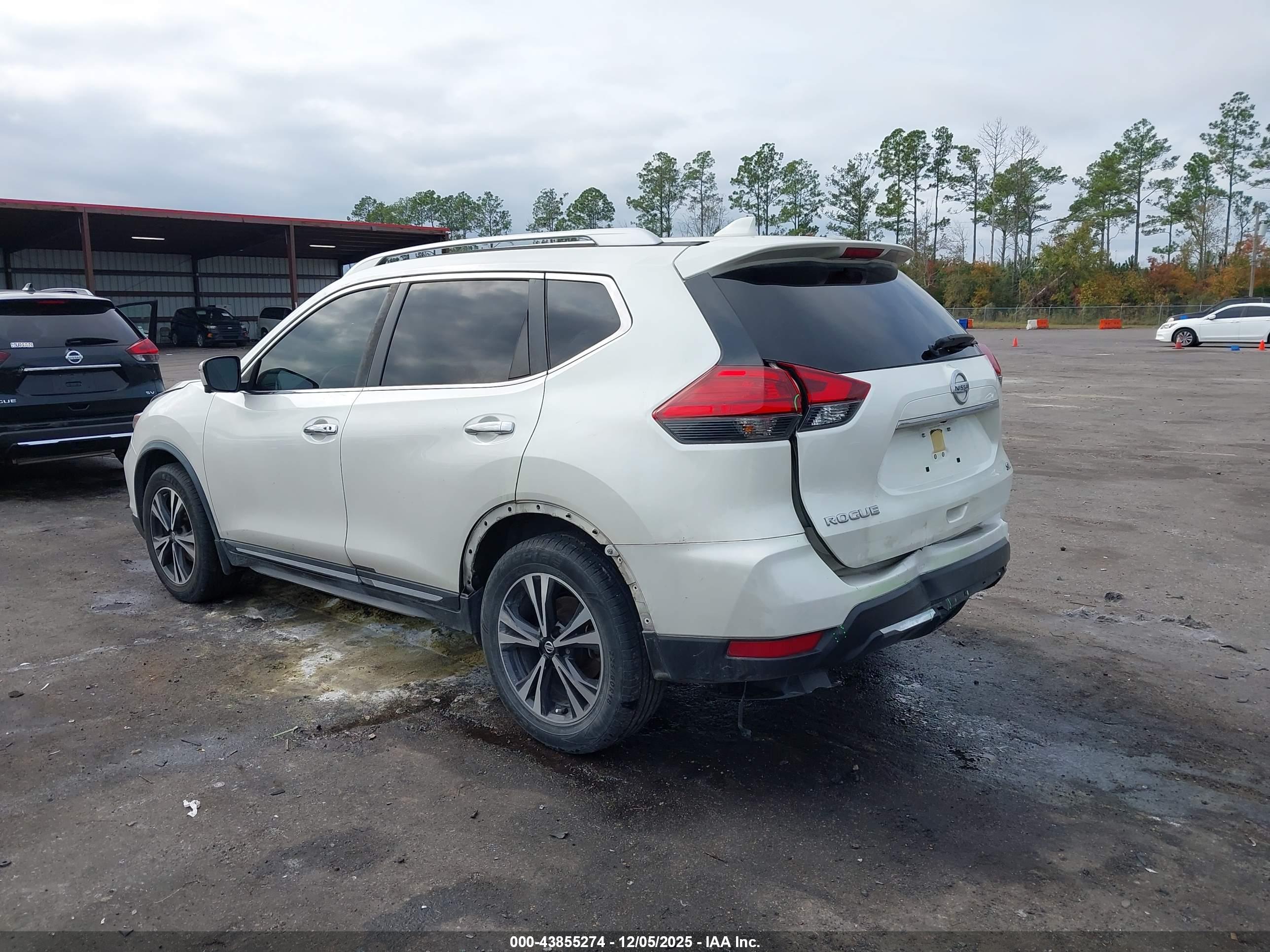 NISSAN ROGUE image 3