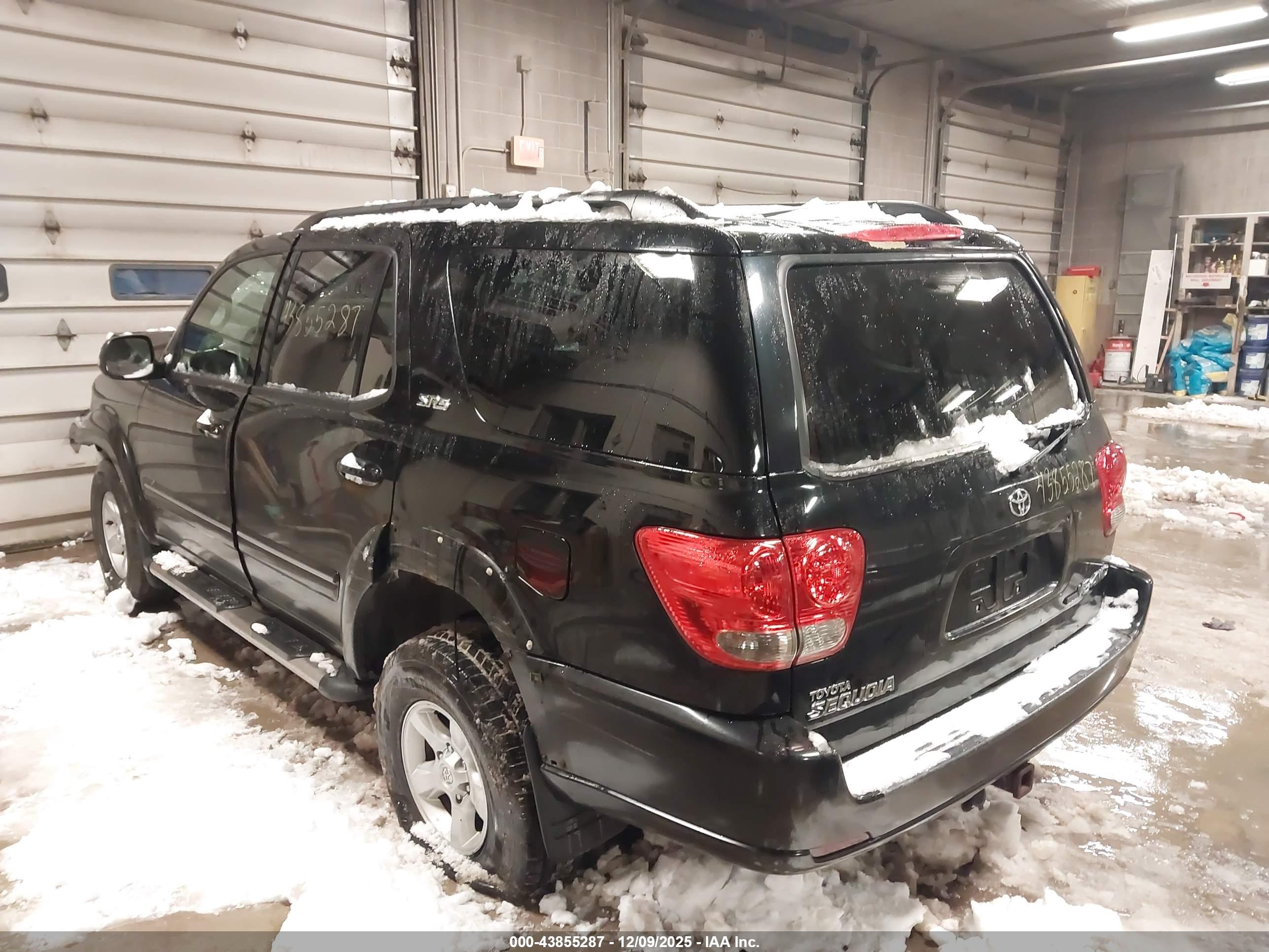 TOYOTA SEQUOIA image 3