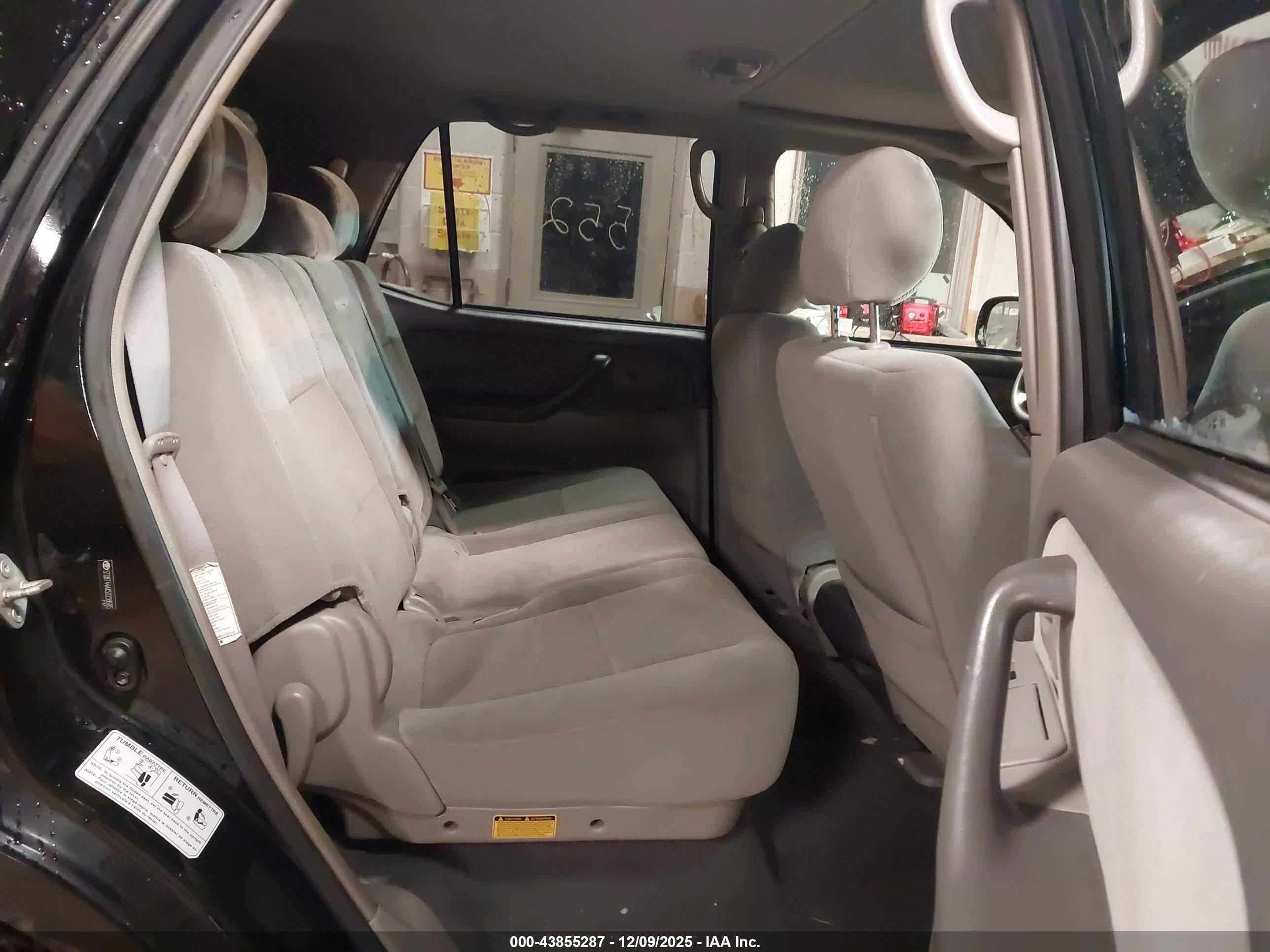 TOYOTA SEQUOIA image 8