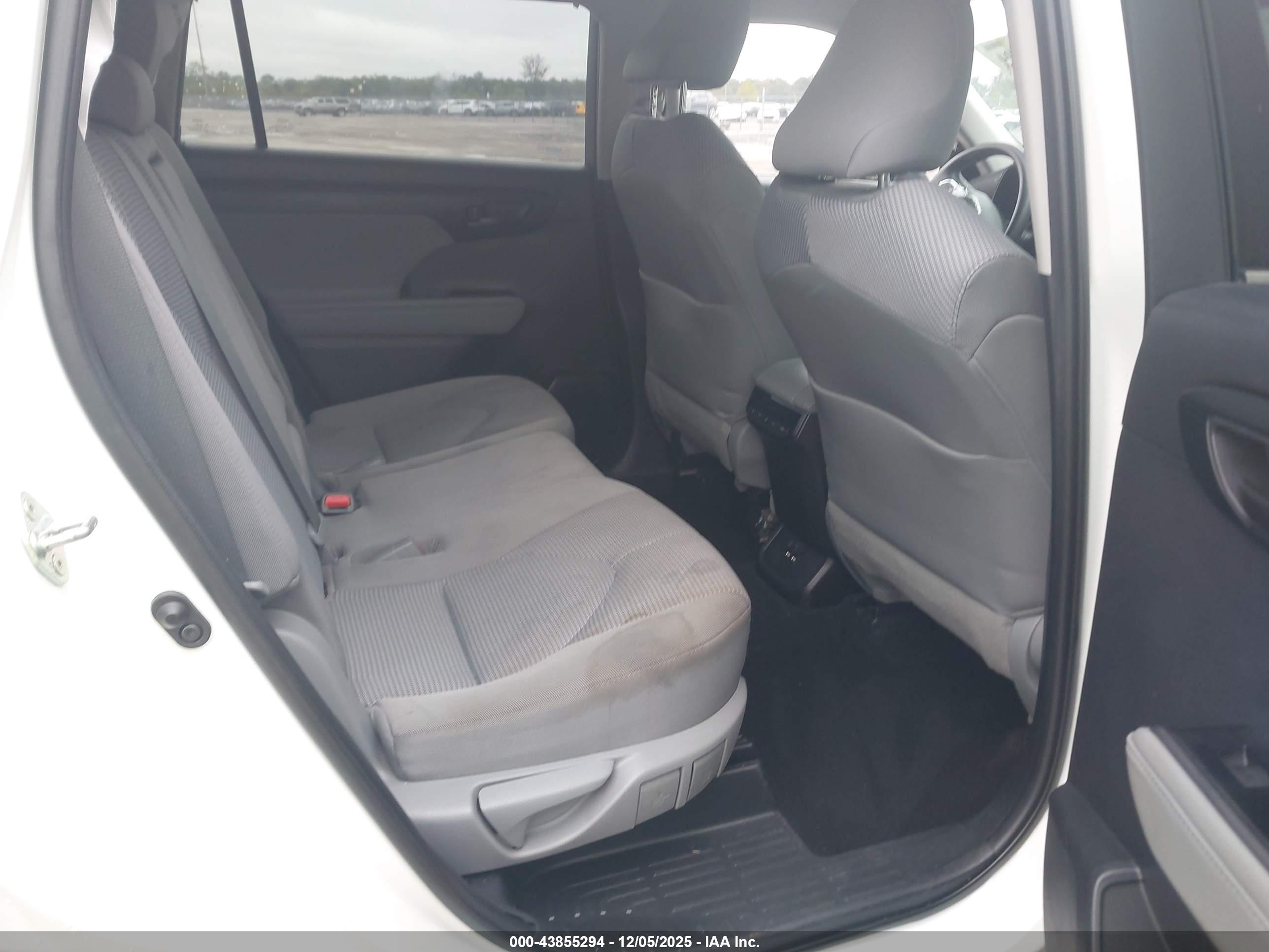 TOYOTA HIGHLANDER image 8