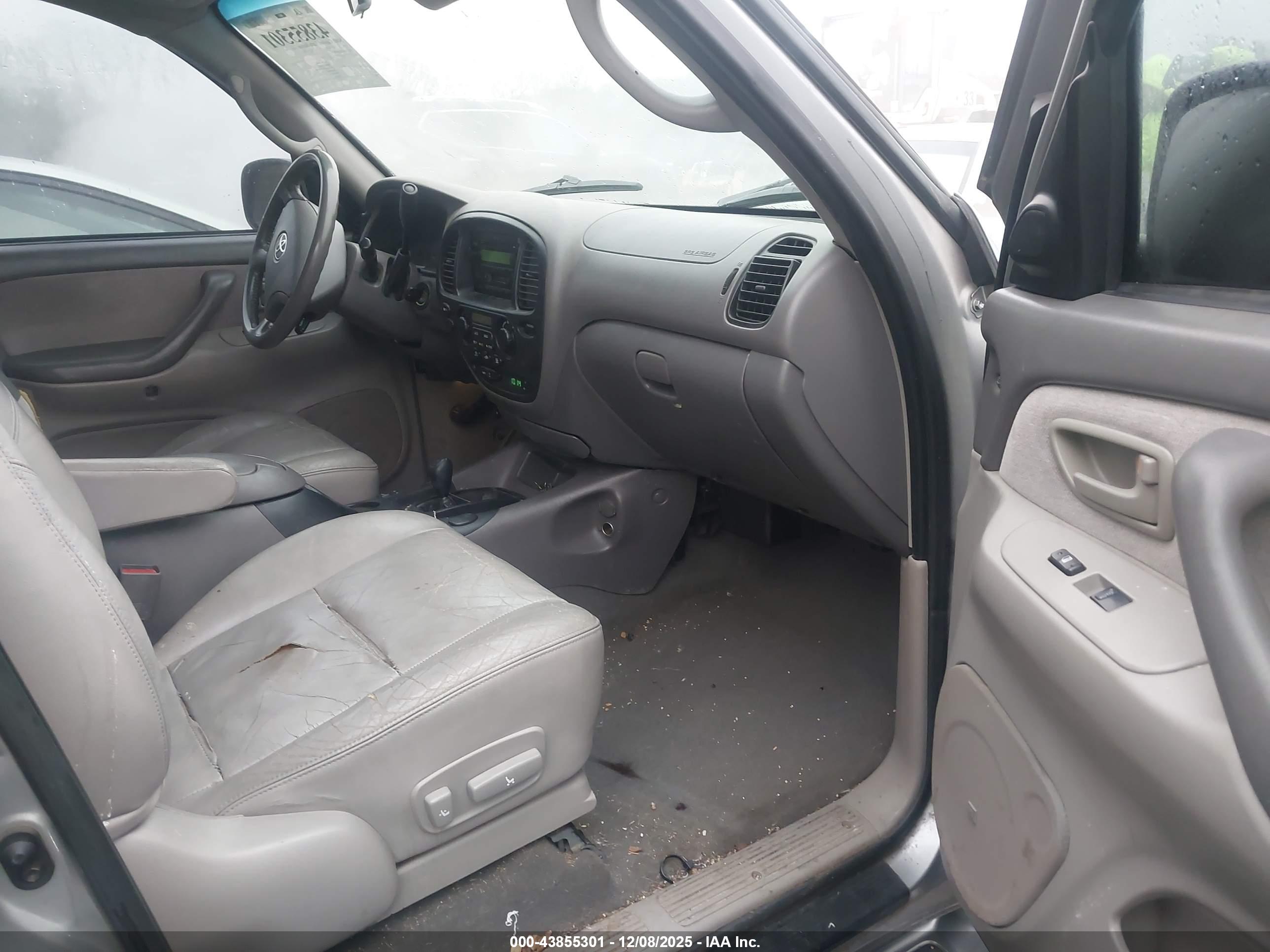 TOYOTA SEQUOIA image 5