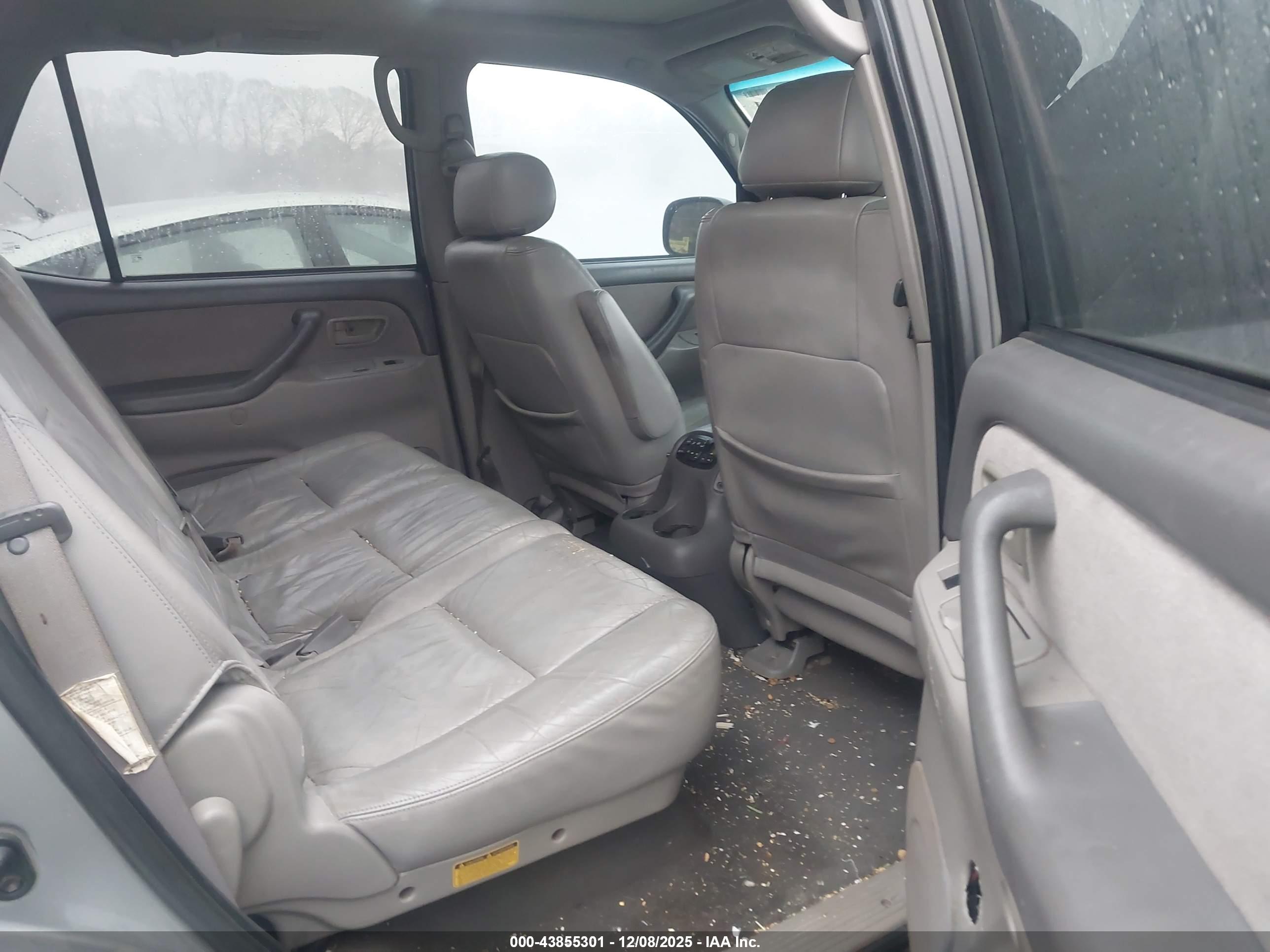 TOYOTA SEQUOIA image 8