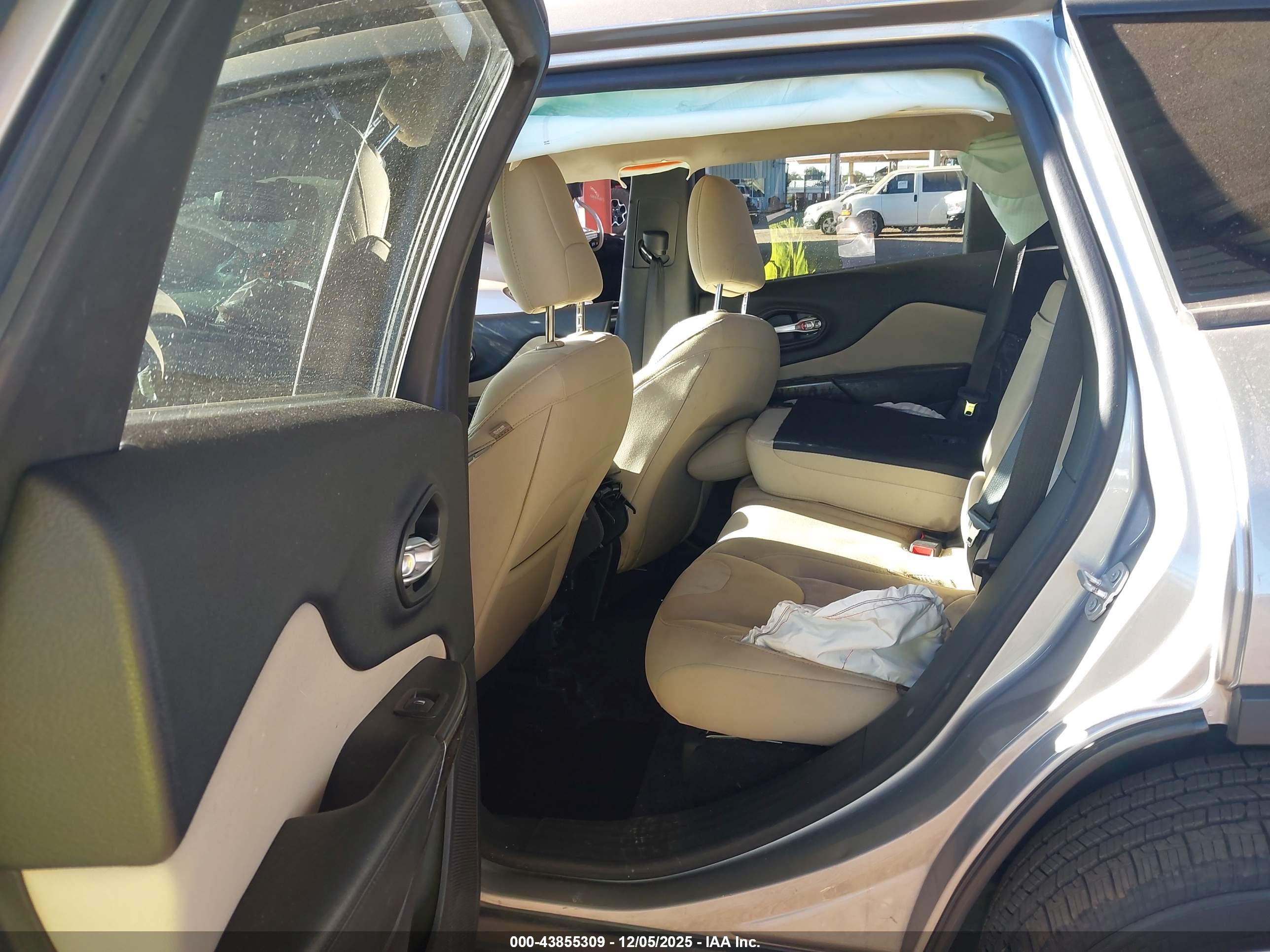 JEEP CHEROKEE image 8