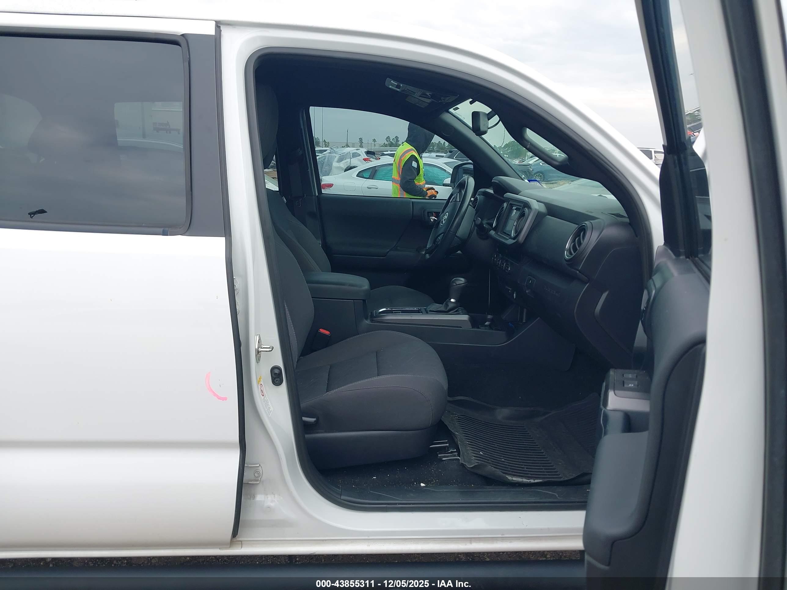 TOYOTA TACOMA image 5