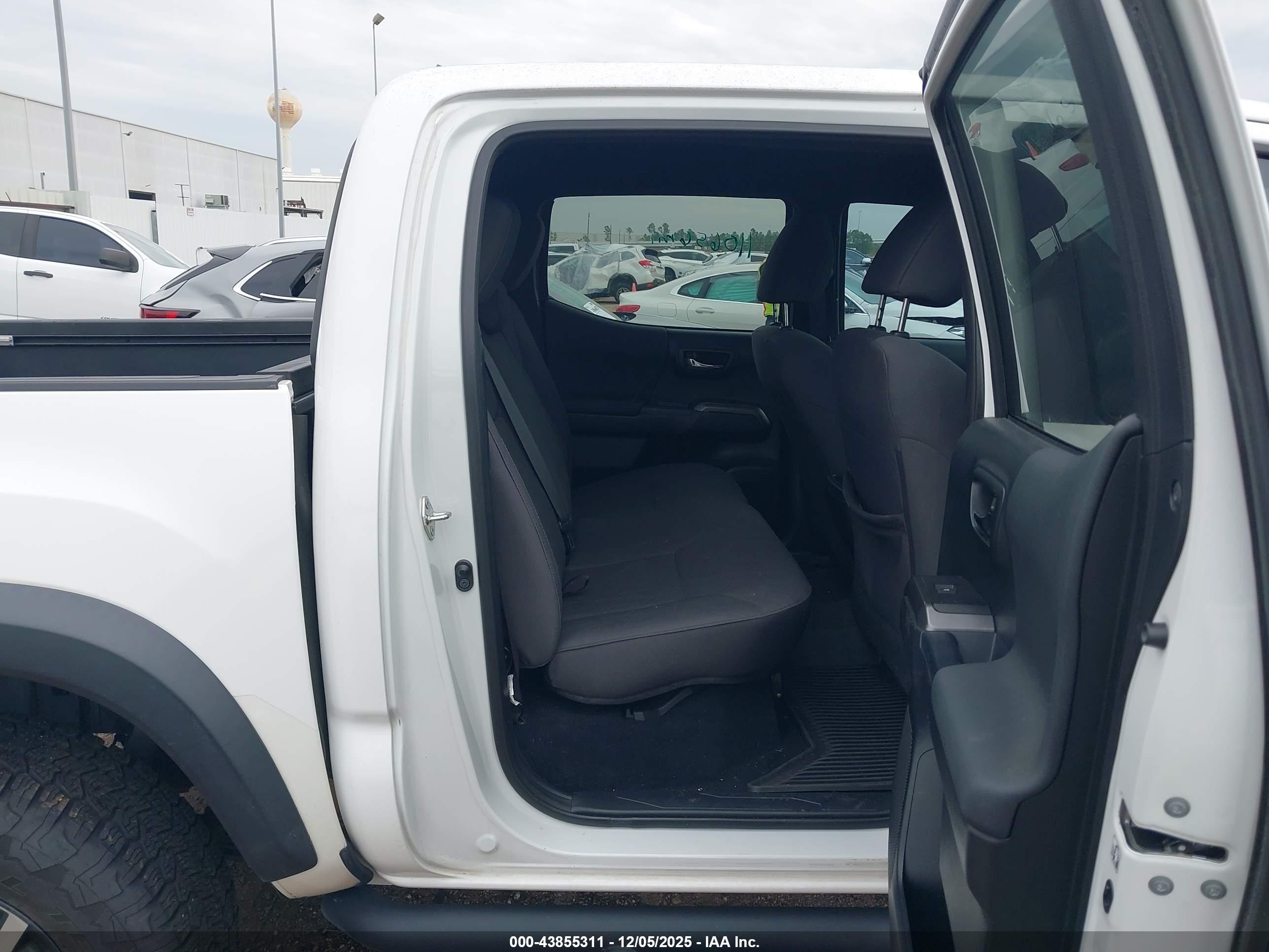 TOYOTA TACOMA image 8