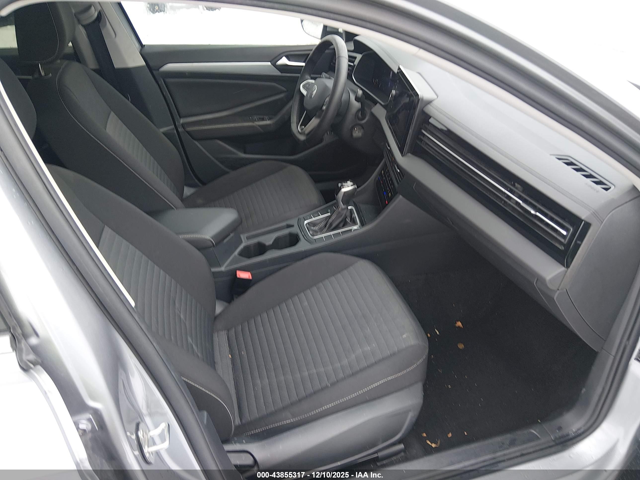 VOLKSWAGEN JETTA image 5