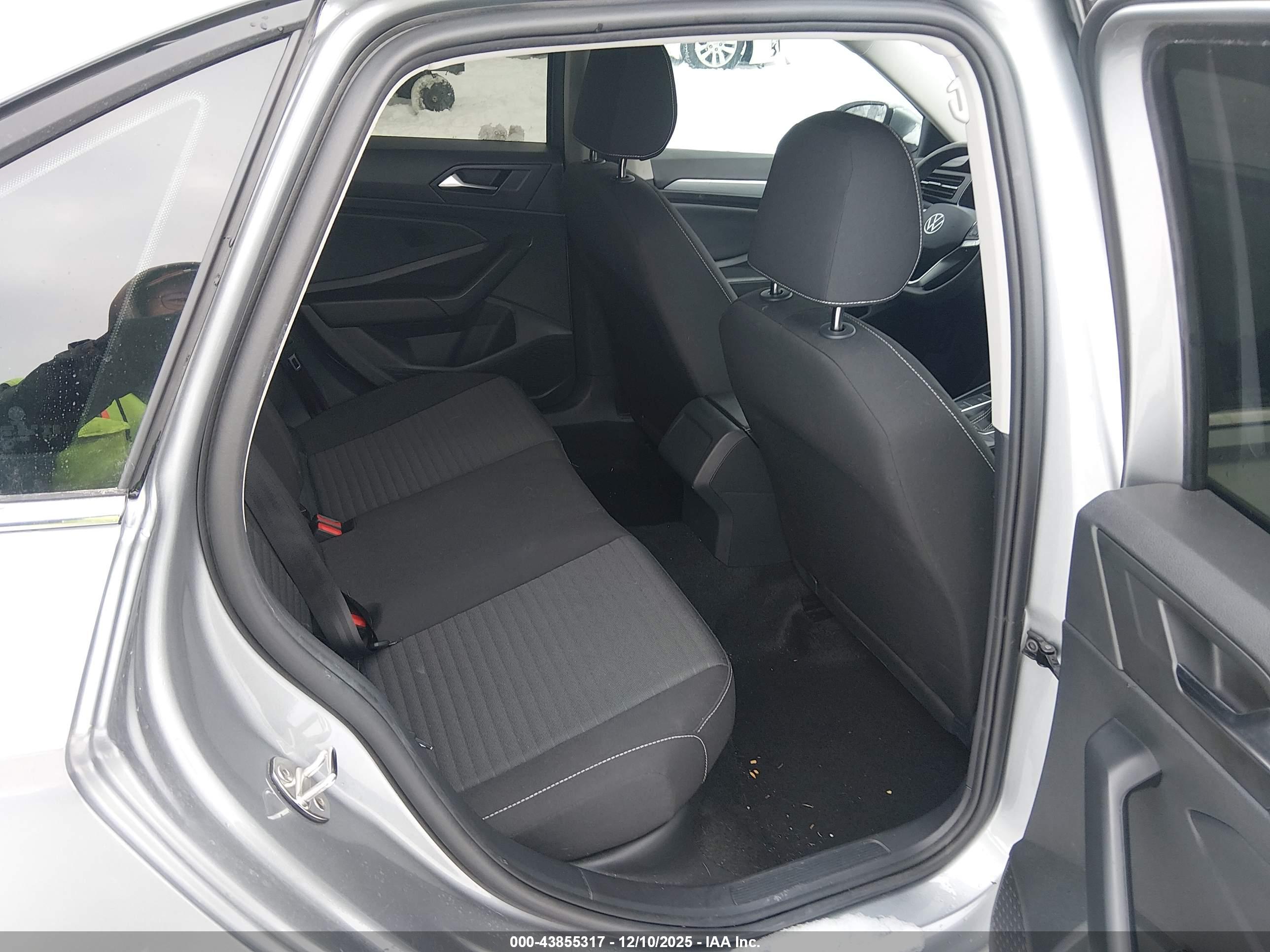 VOLKSWAGEN JETTA image 8