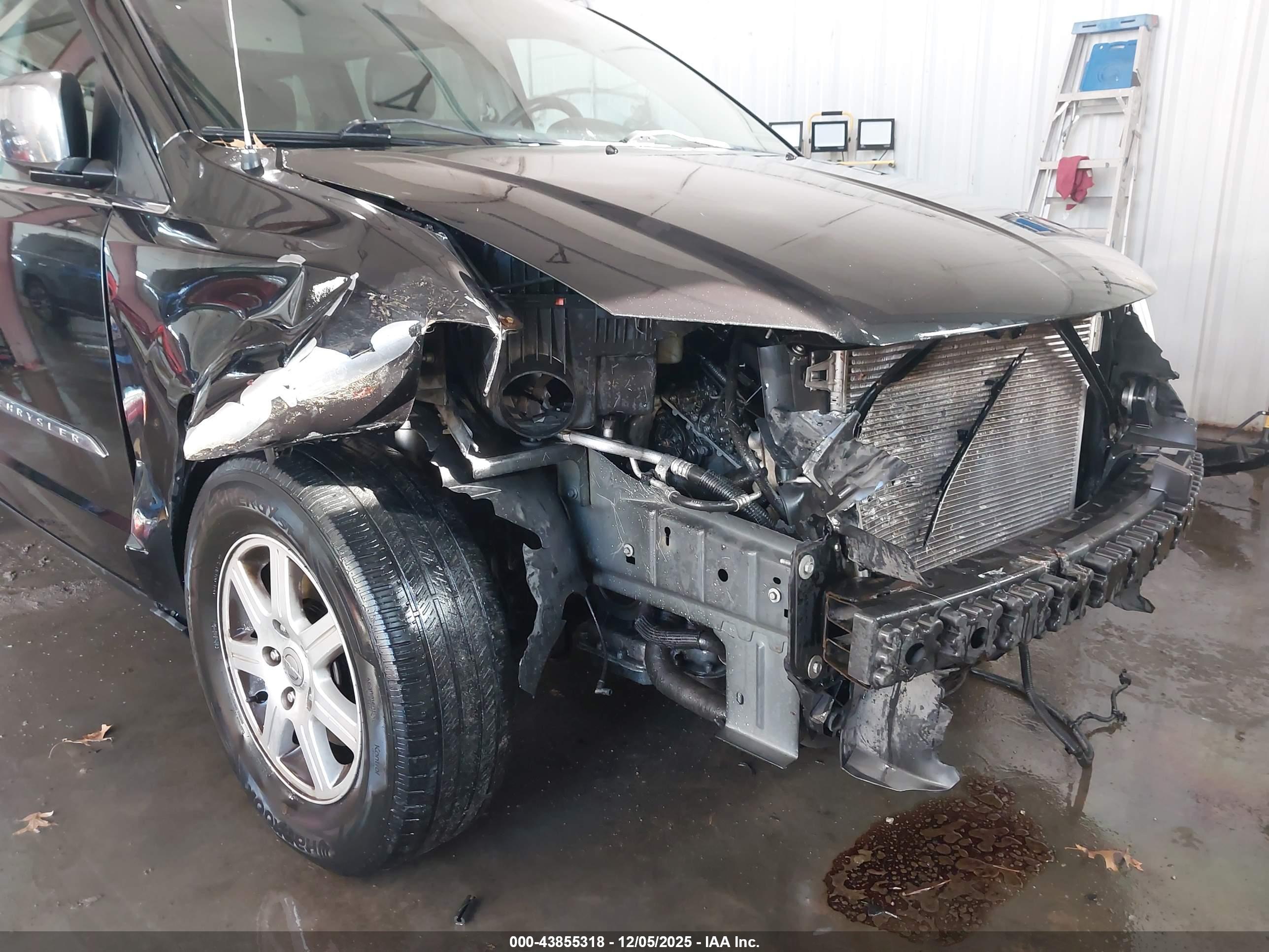 CHRYSLER TOWN image 6