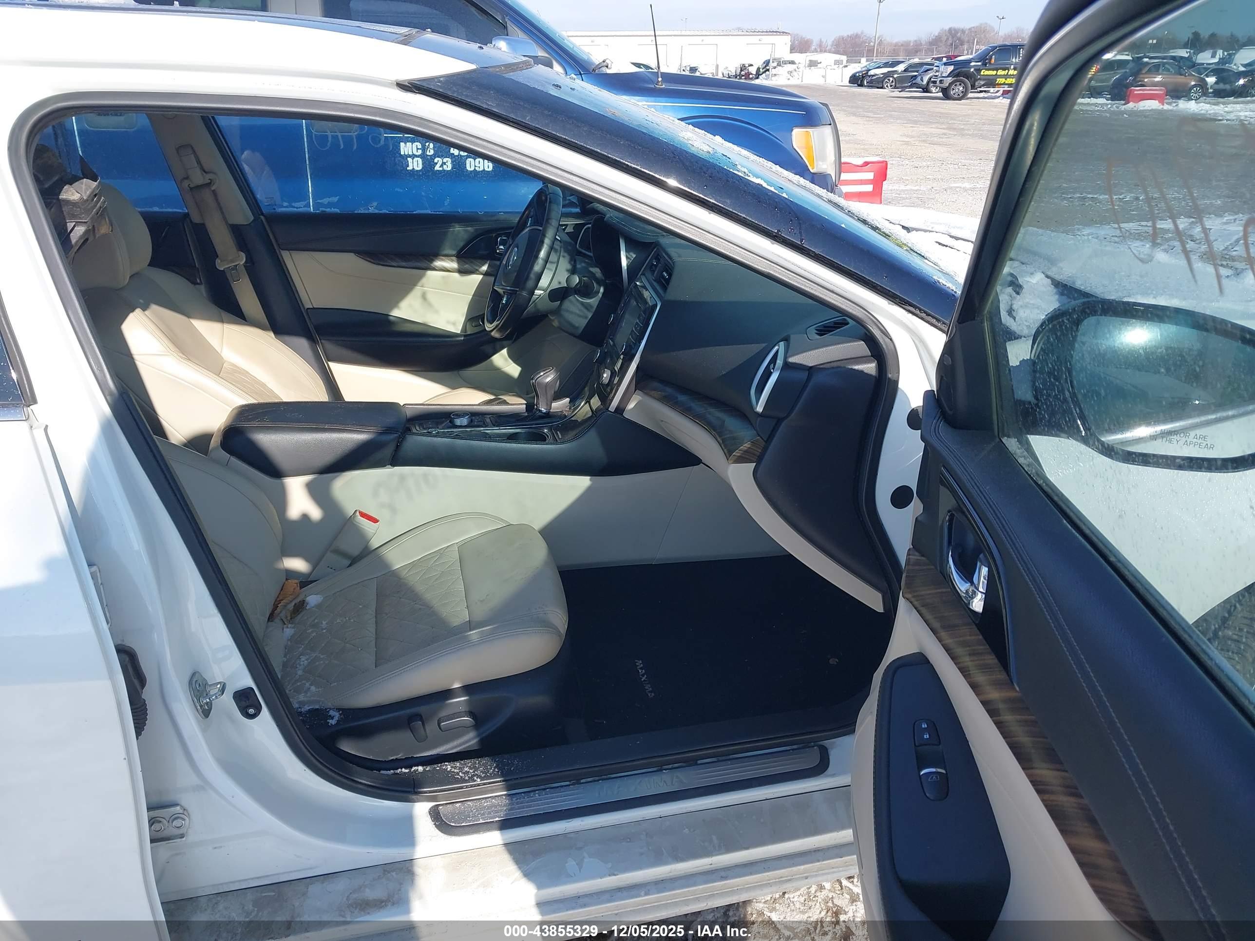NISSAN MAXIMA image 5