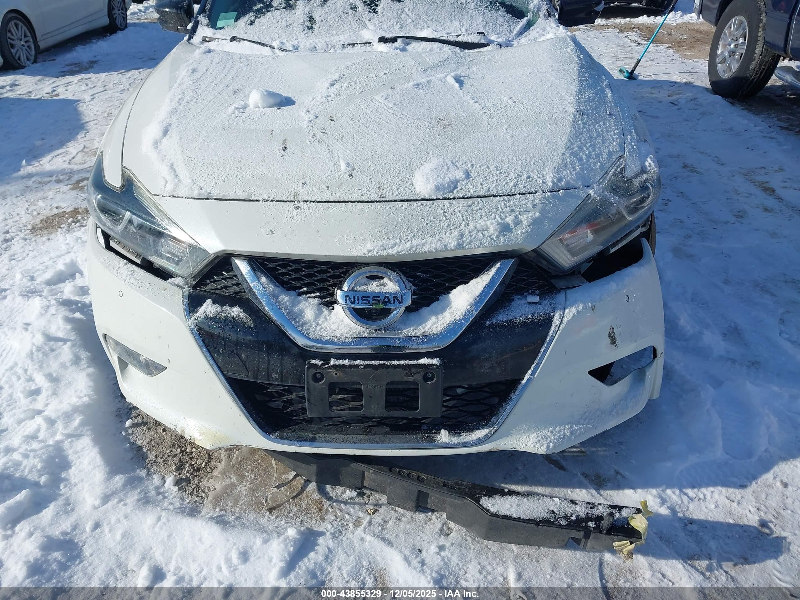 NISSAN MAXIMA image 6