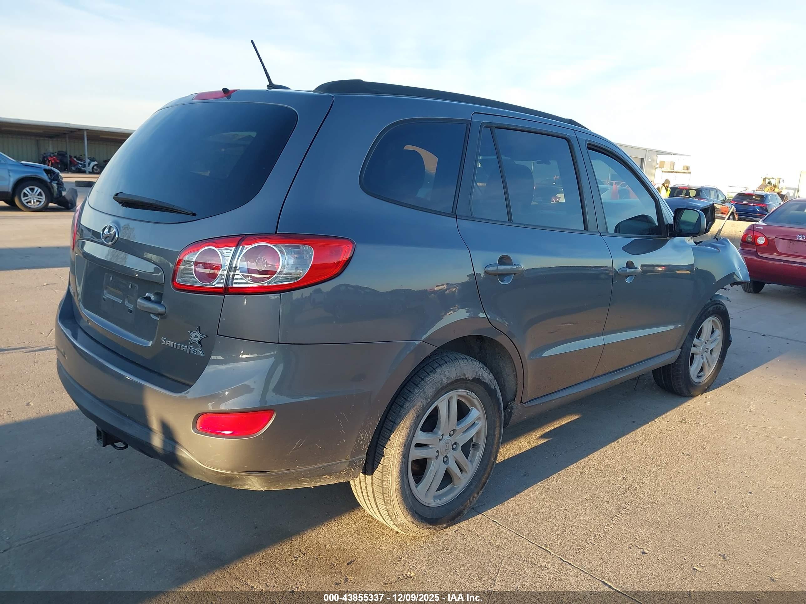 HYUNDAI SANTA image 4