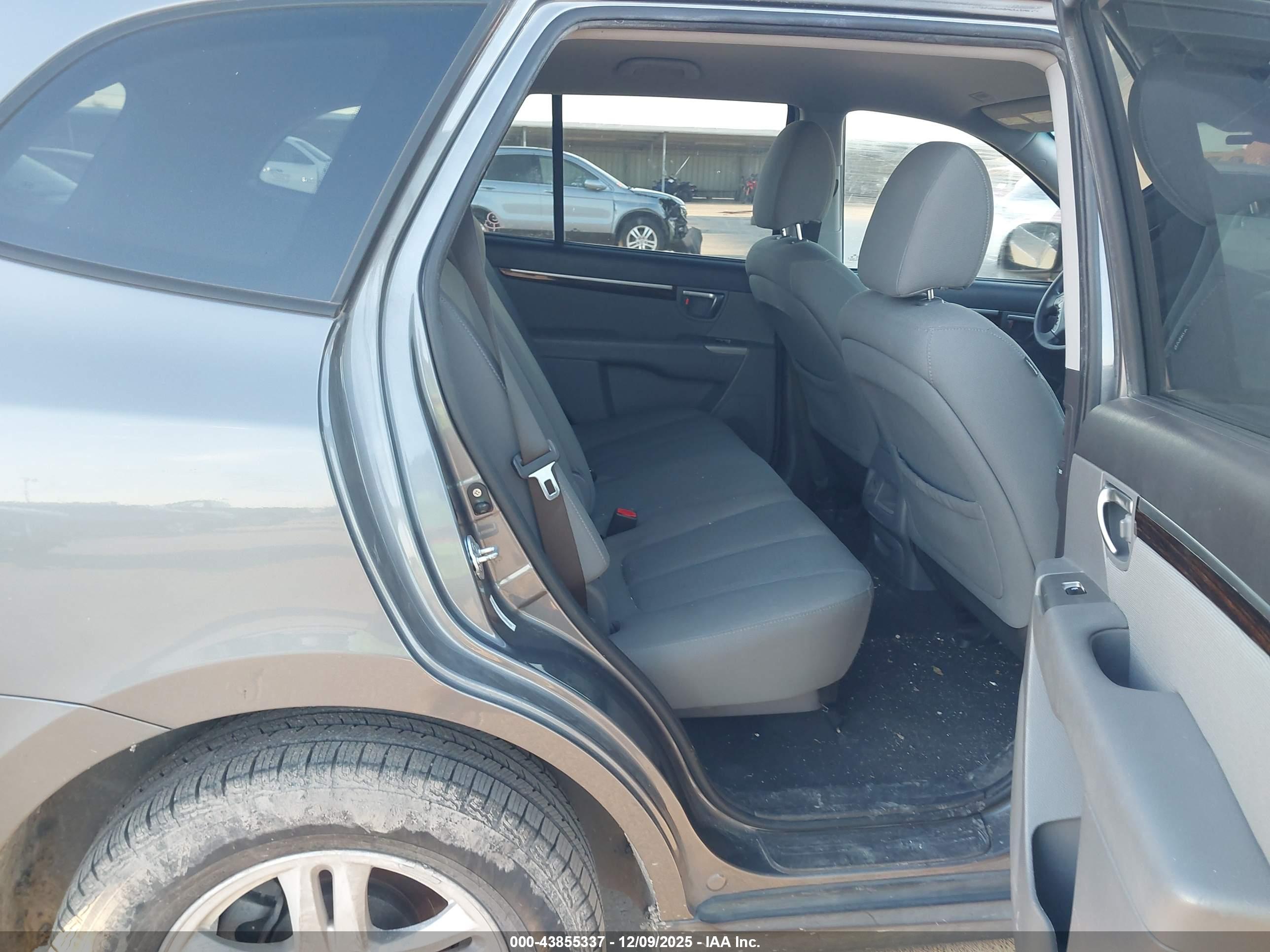 HYUNDAI SANTA image 8