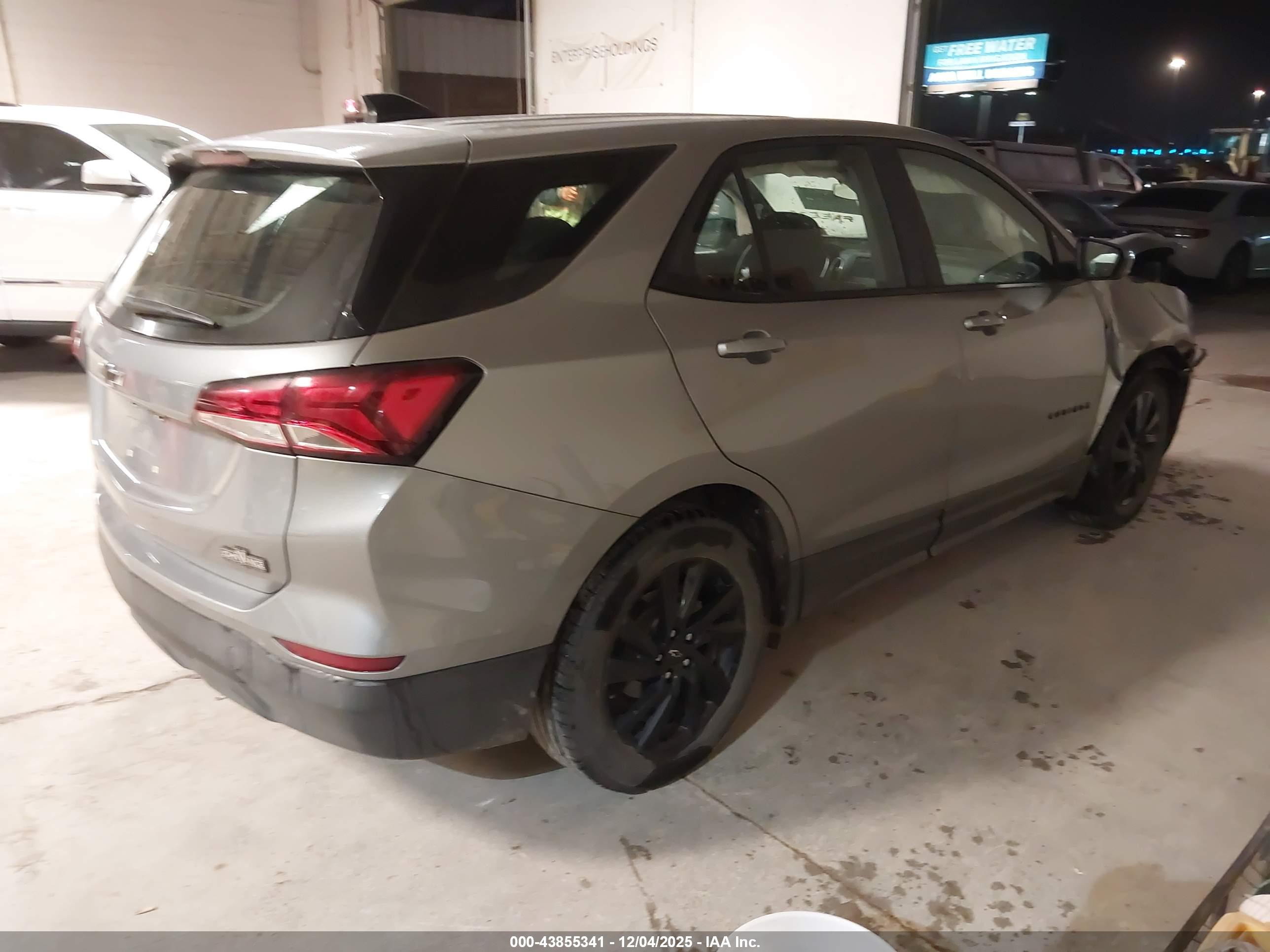 CHEVROLET EQUINOX image 4