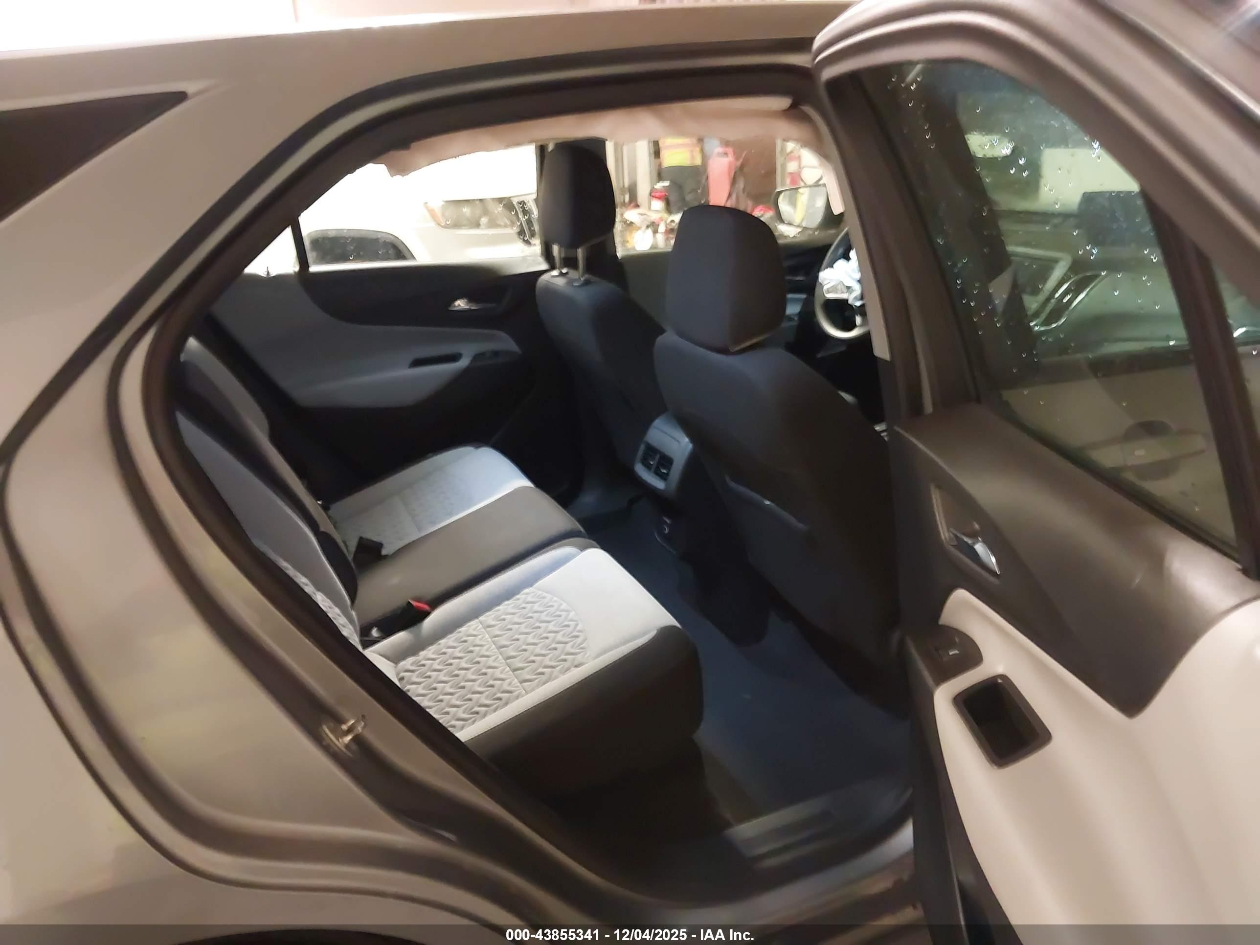 CHEVROLET EQUINOX image 8