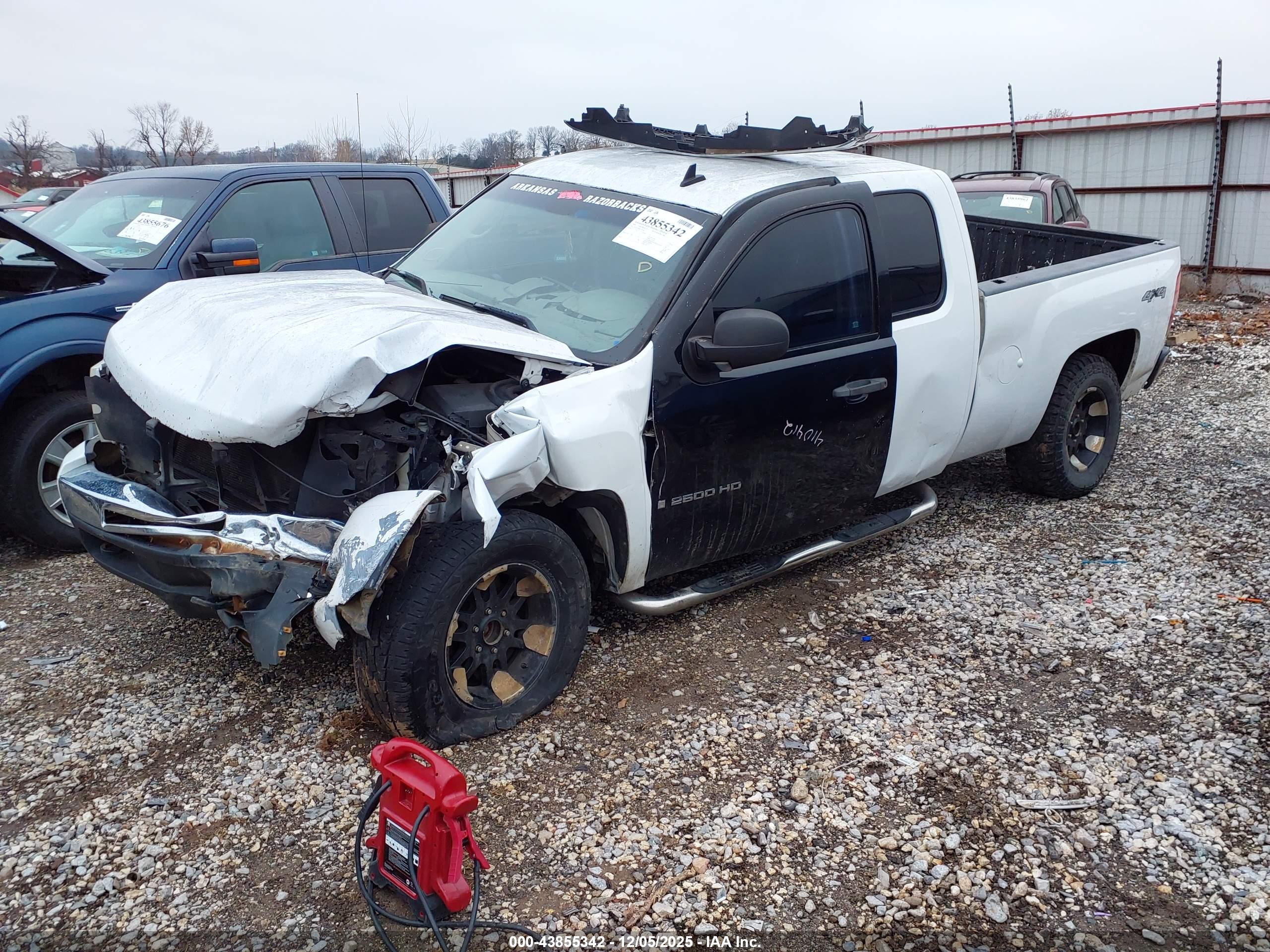 CHEVROLET SILVERADO image 2