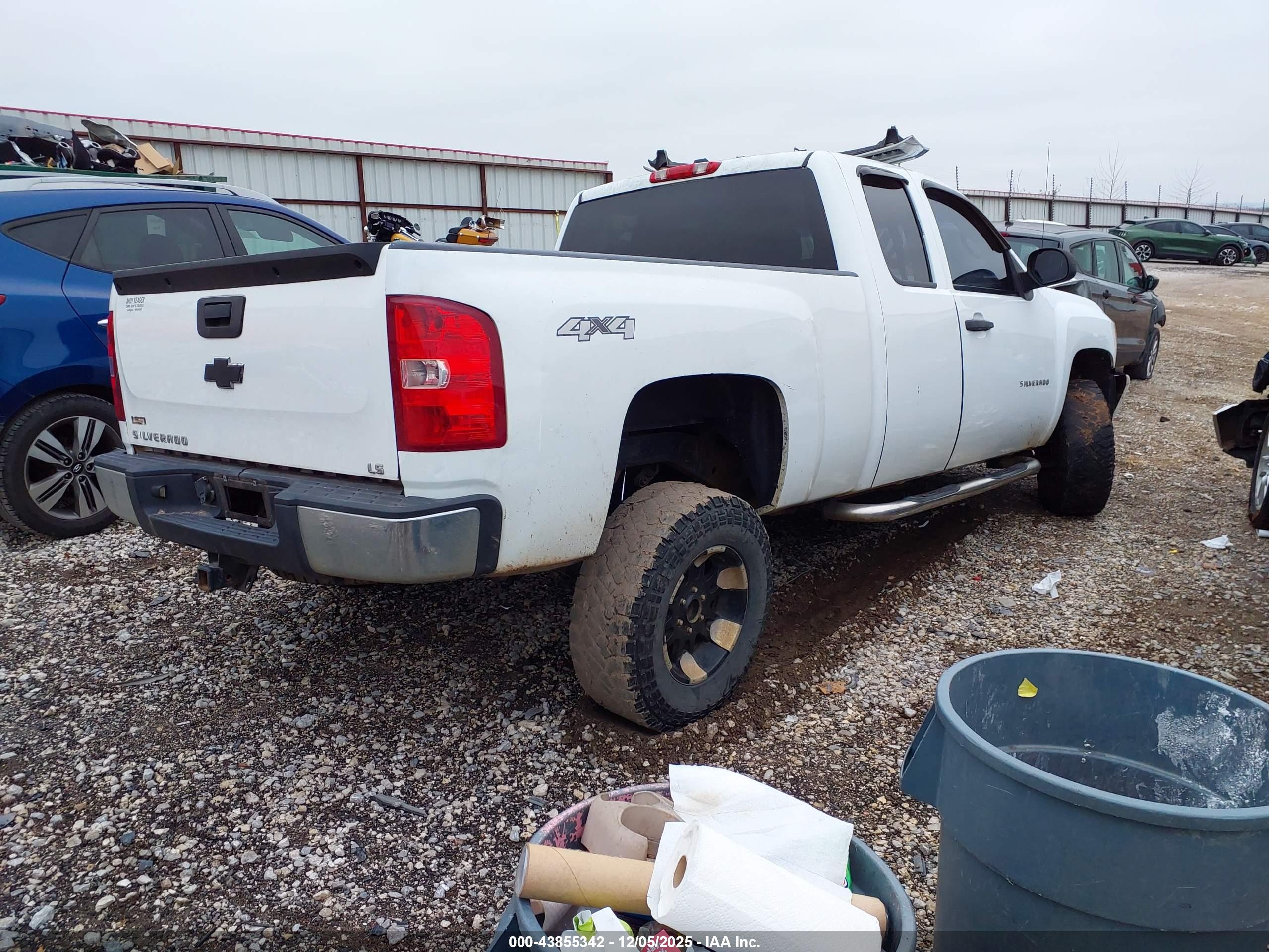 CHEVROLET SILVERADO image 4