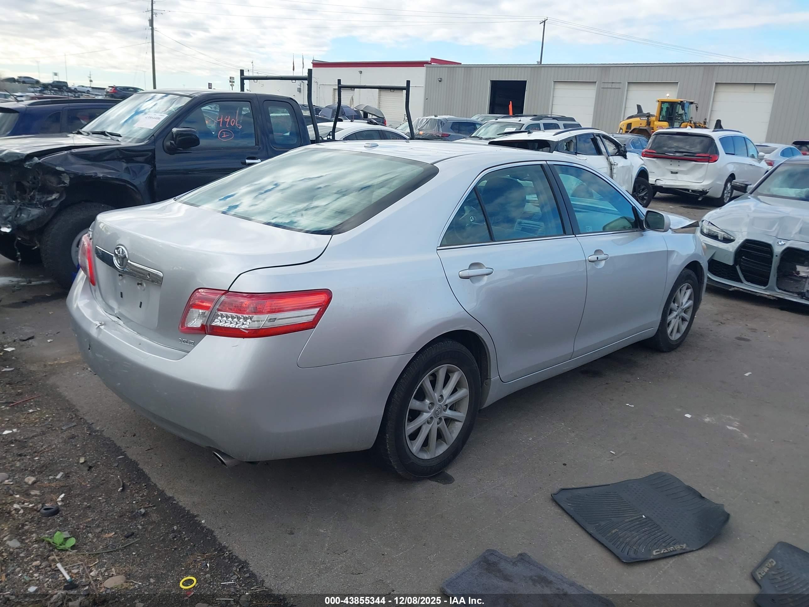 TOYOTA CAMRY image 4