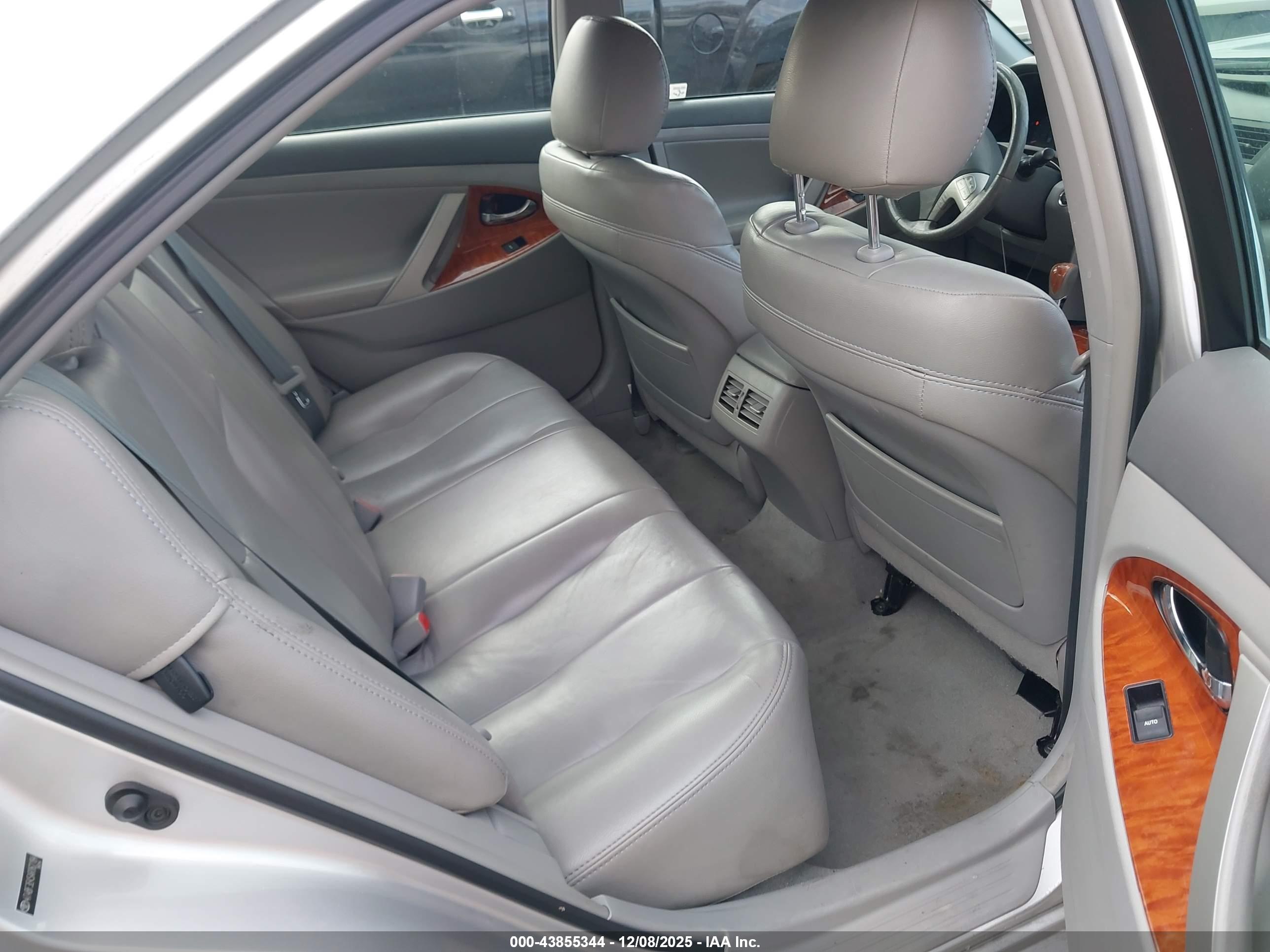 TOYOTA CAMRY image 8